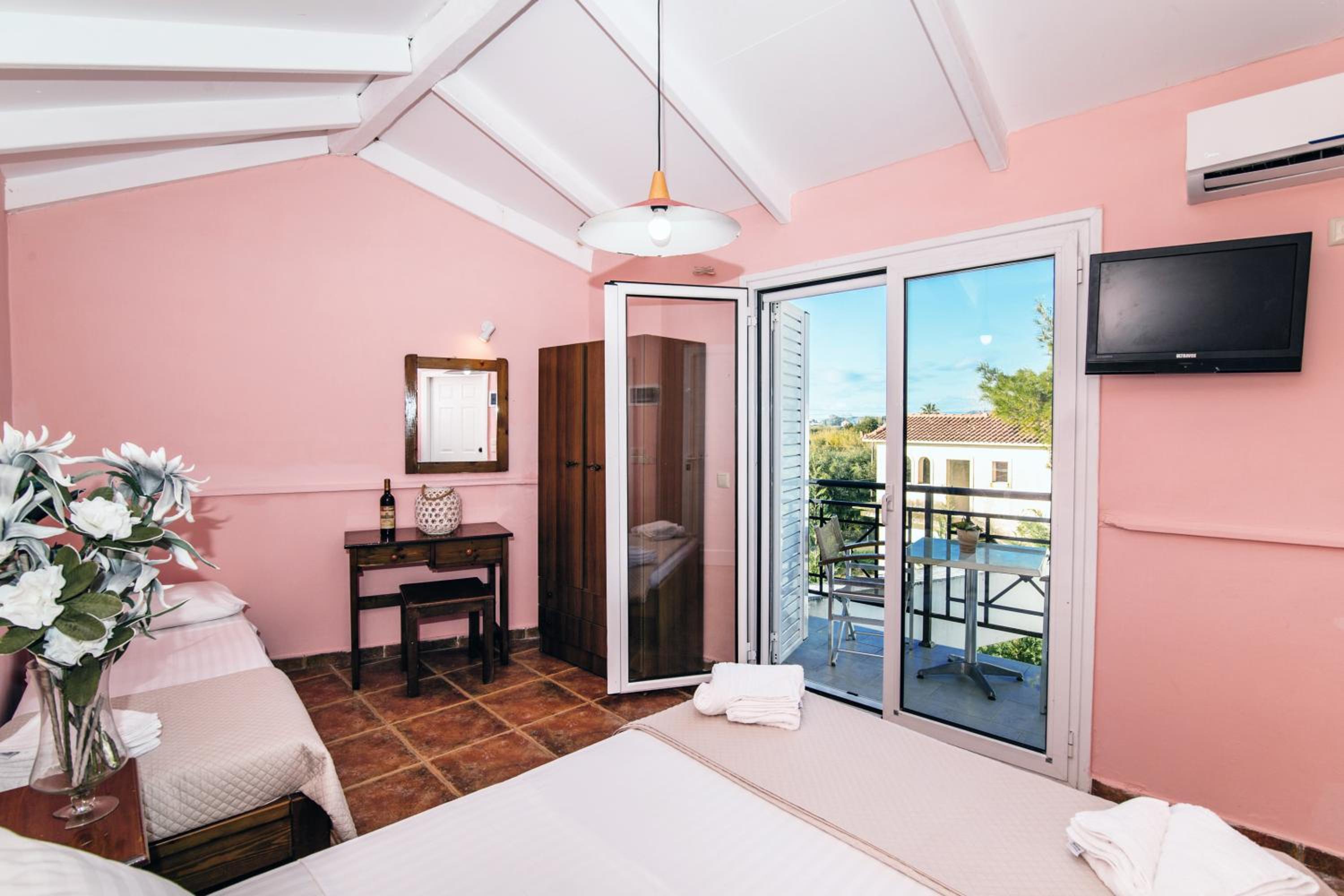 Standard Triple Room photo 3