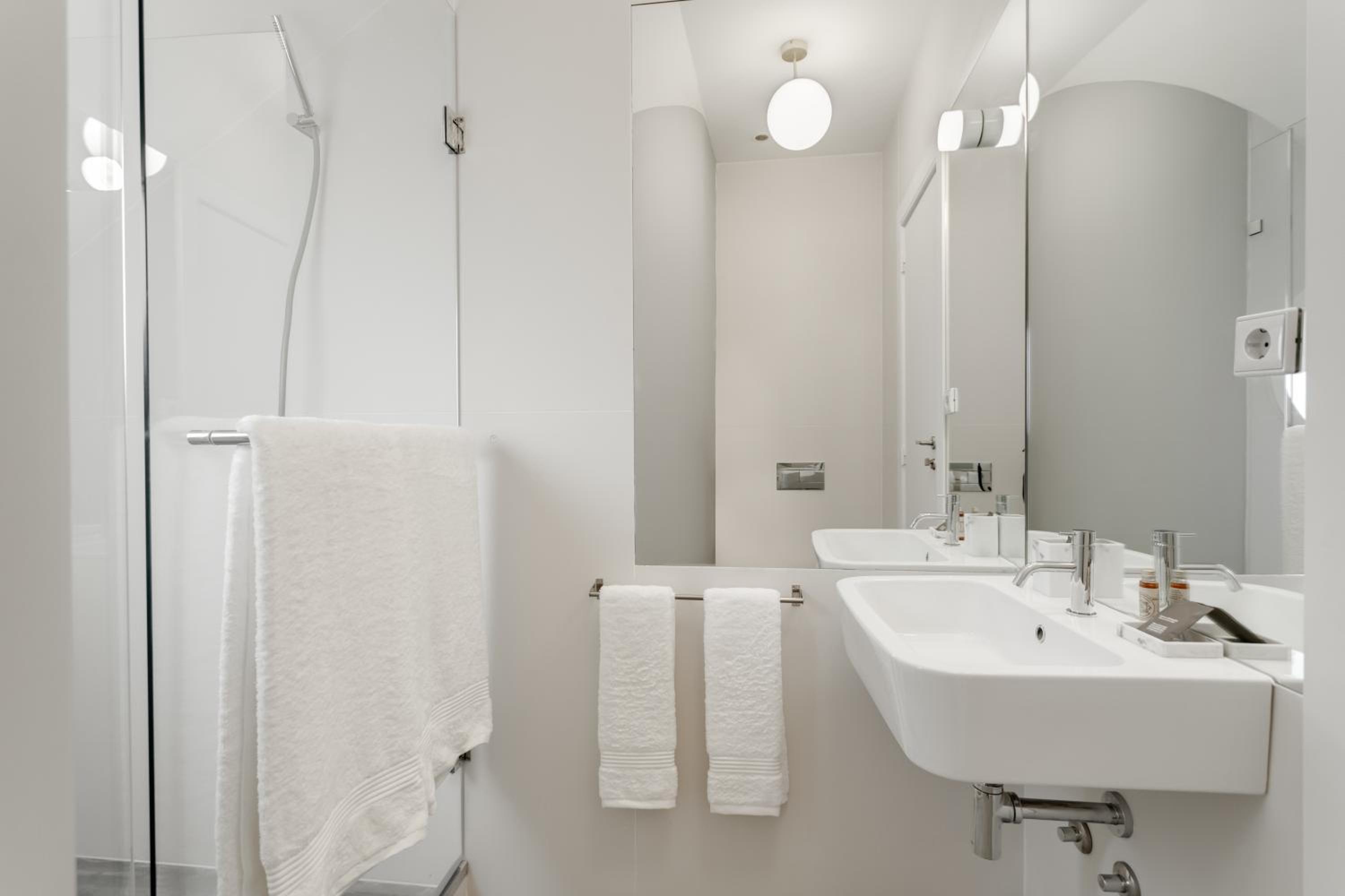 Double Room - Photo 9