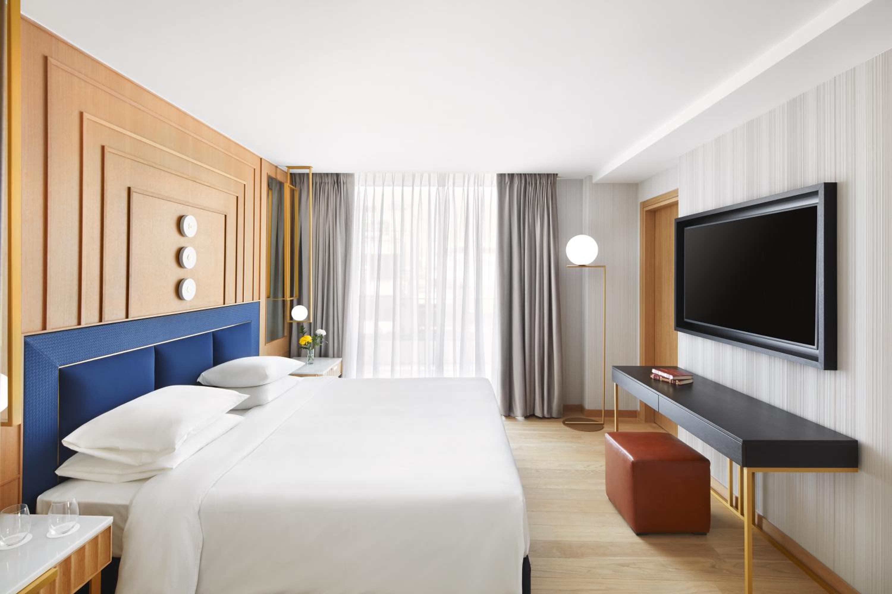 Grand King Suite
