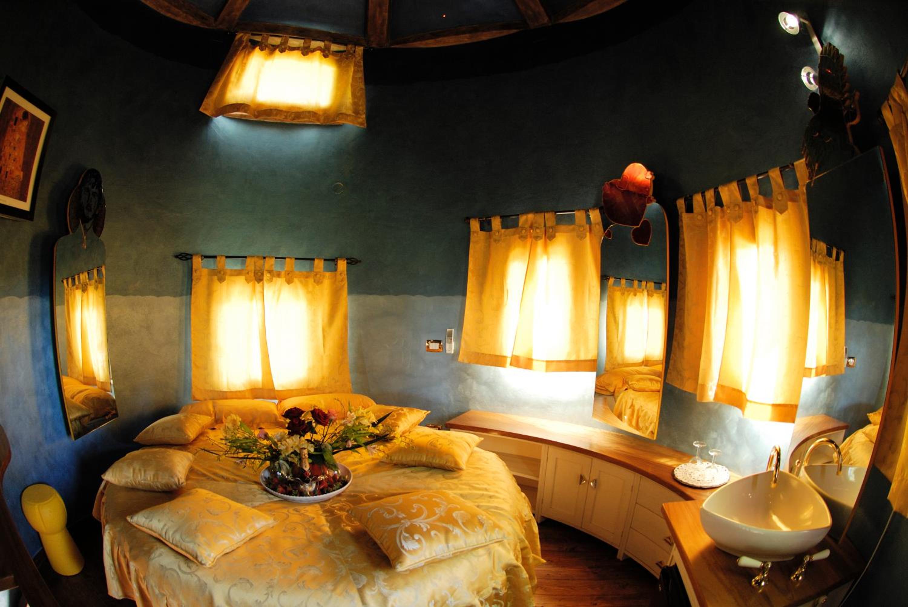 Suite - Photo 9