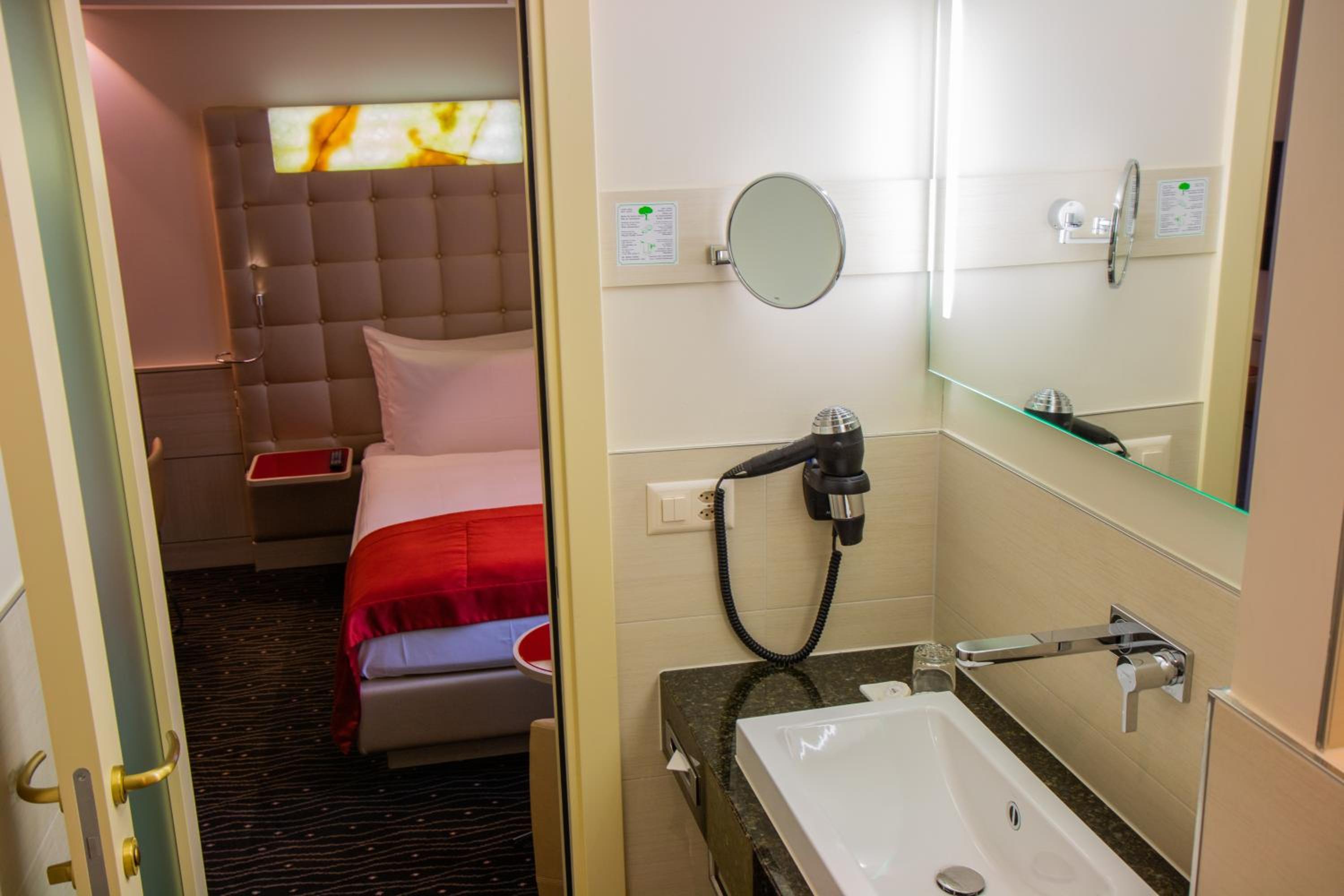 Business Single Room thumbnail 5