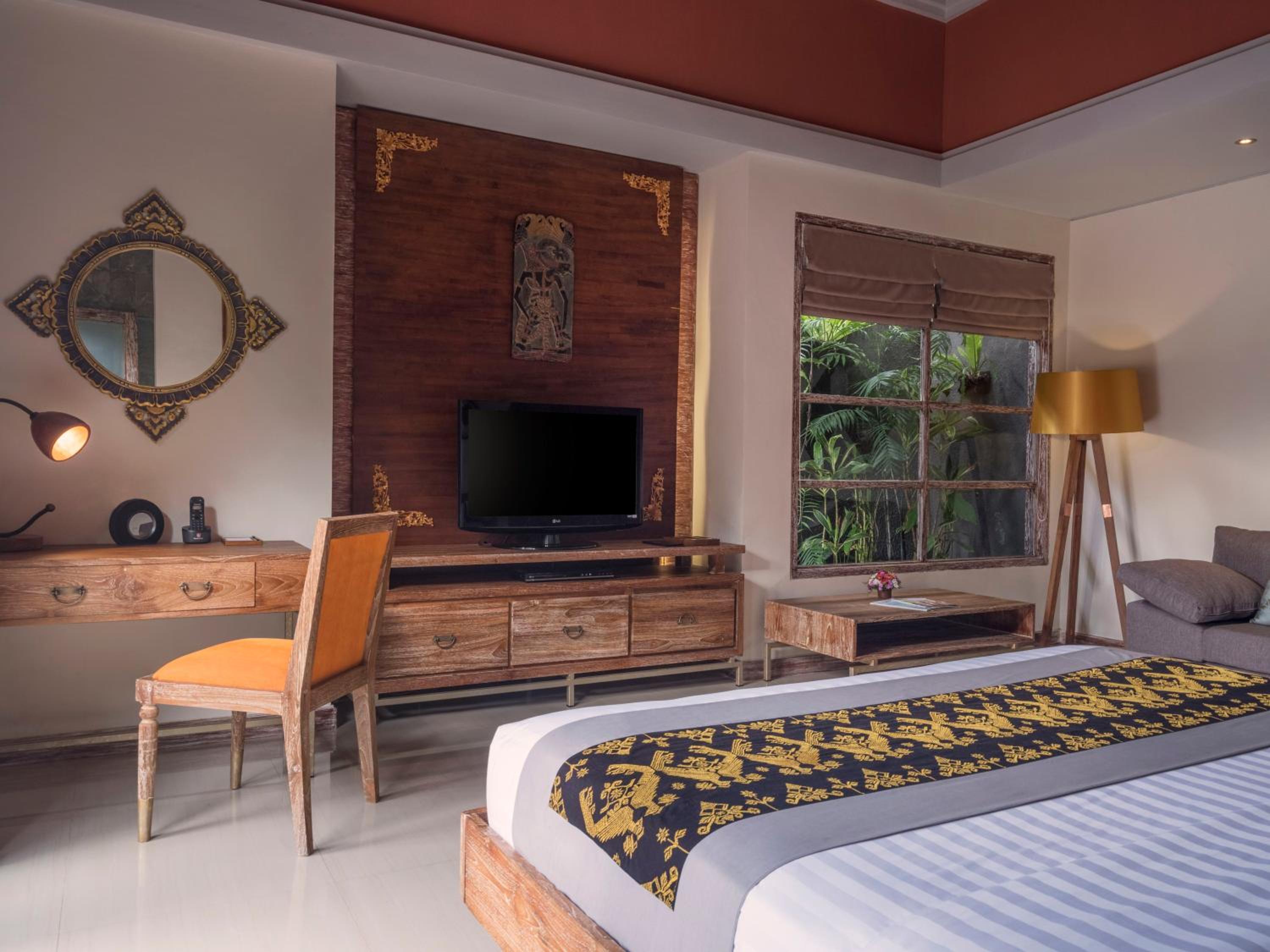 One-Bedroom Royal Pool Villa with Floating breakfast thumbnail 5
