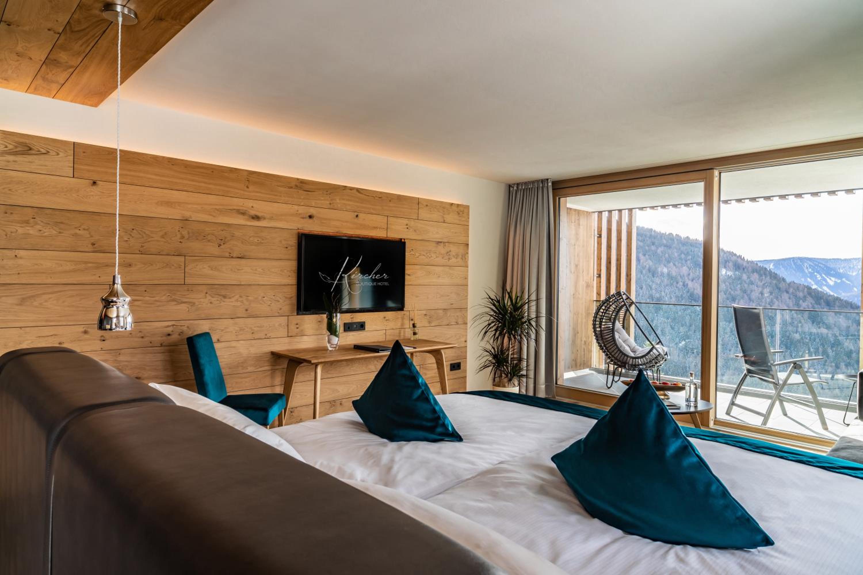 Deluxe Suite with Balcony and Mountain view photo 3