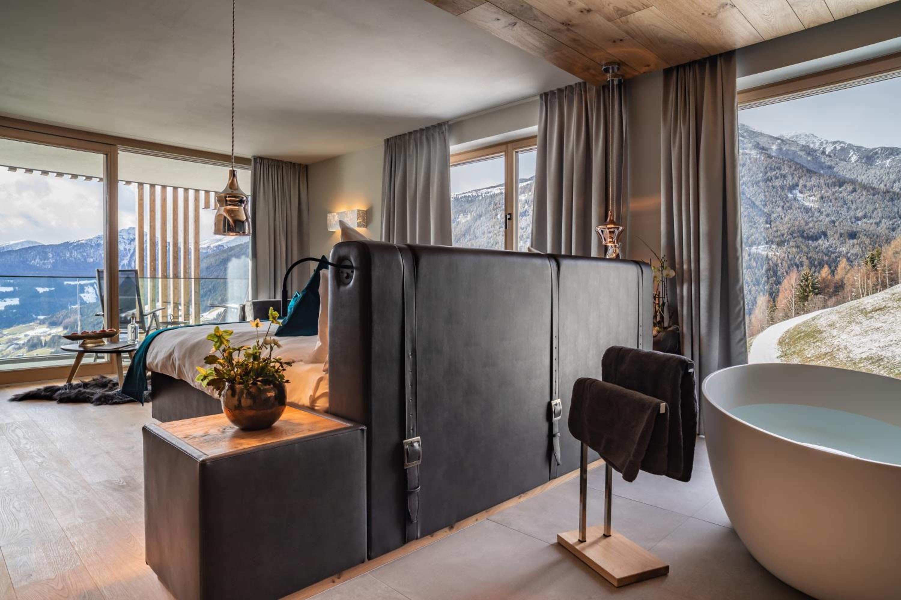 Deluxe Suite with Balcony and Mountain view photo 1