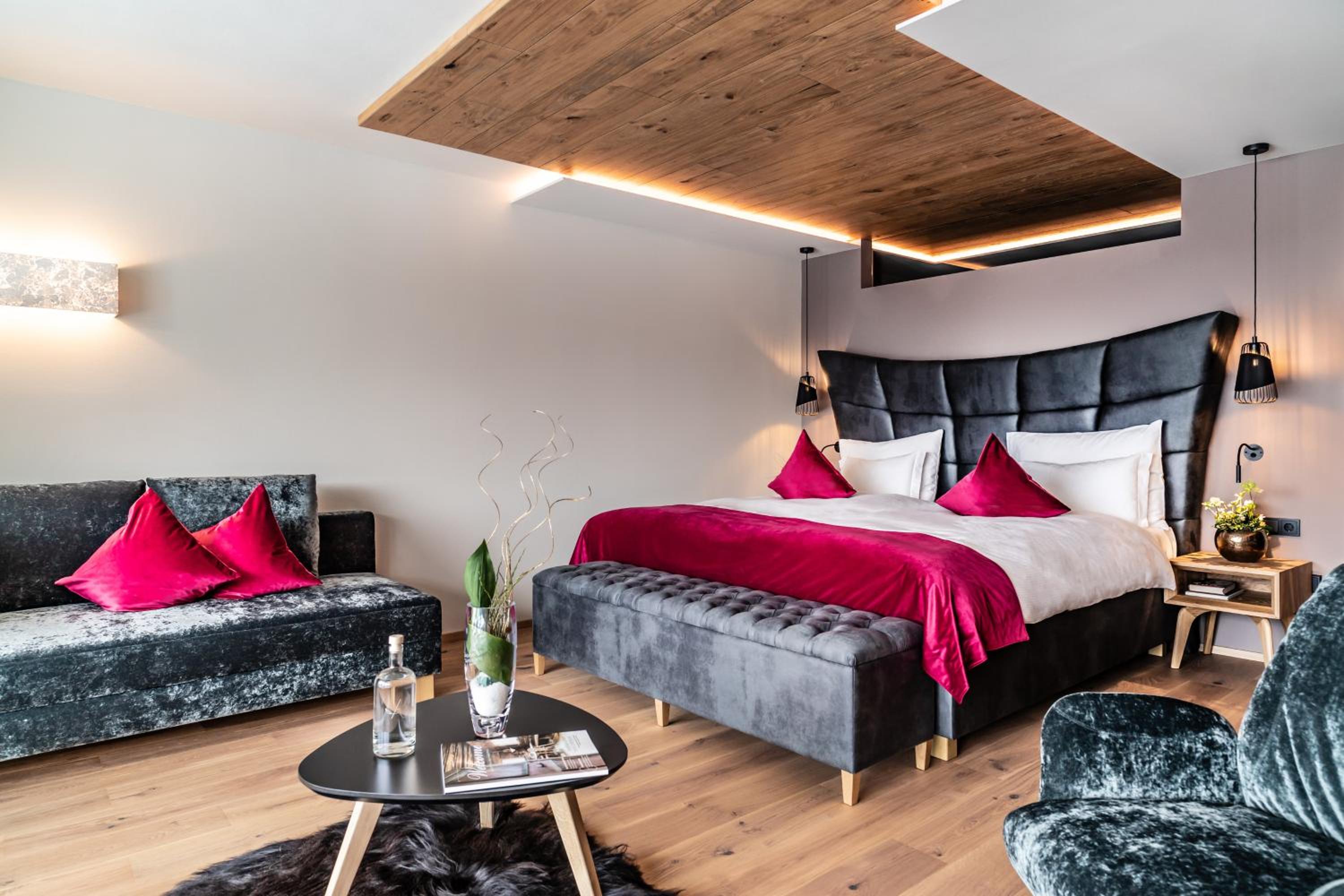Junior Suite with Balcony and Mountain View photo 1
