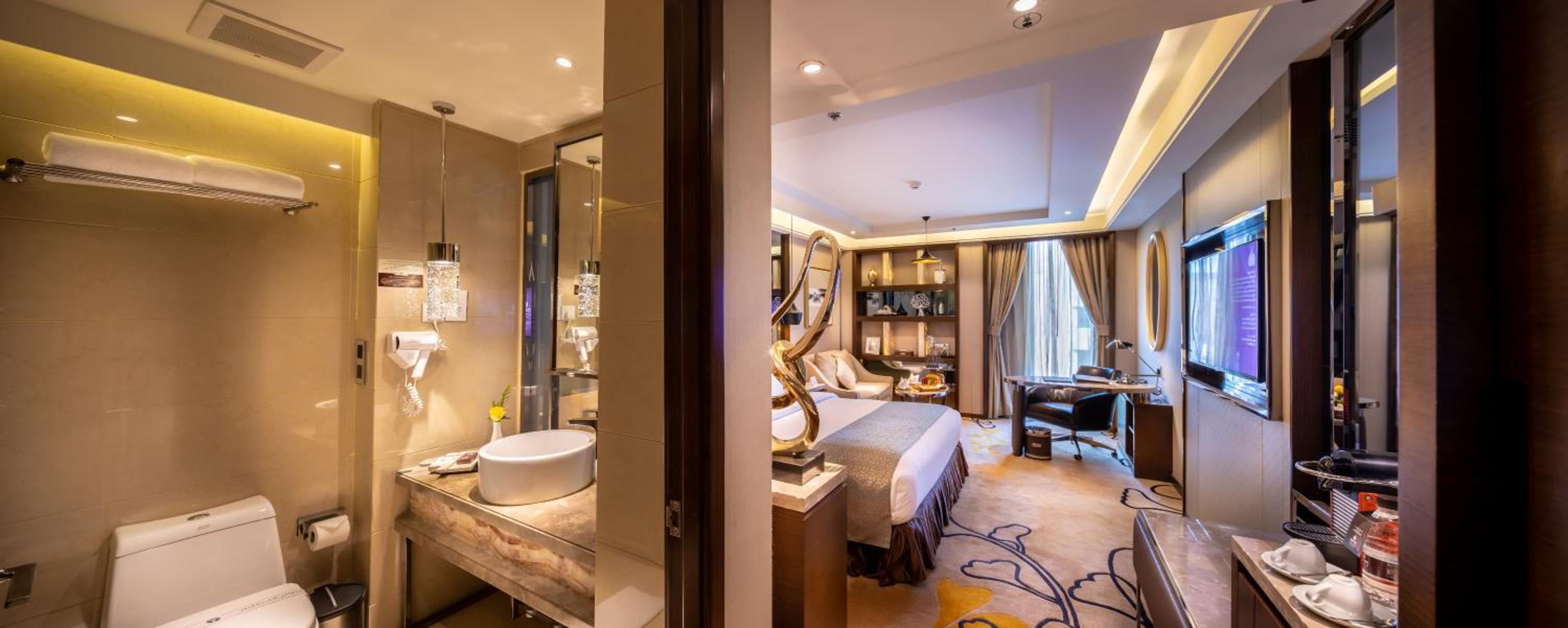 Superior Suite - Photo 3