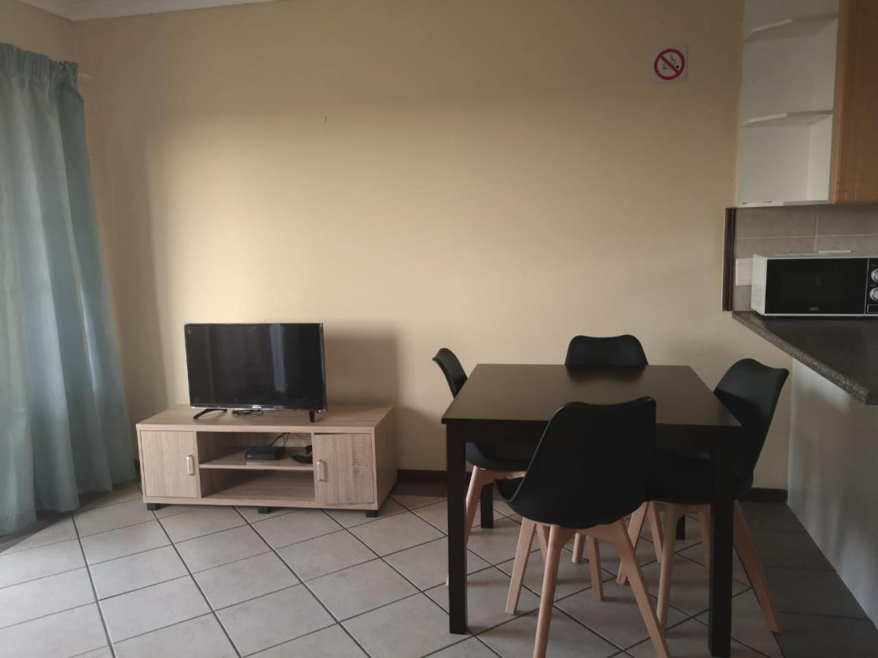 Two-Bedroom Apartment with Balcony - Photo 8