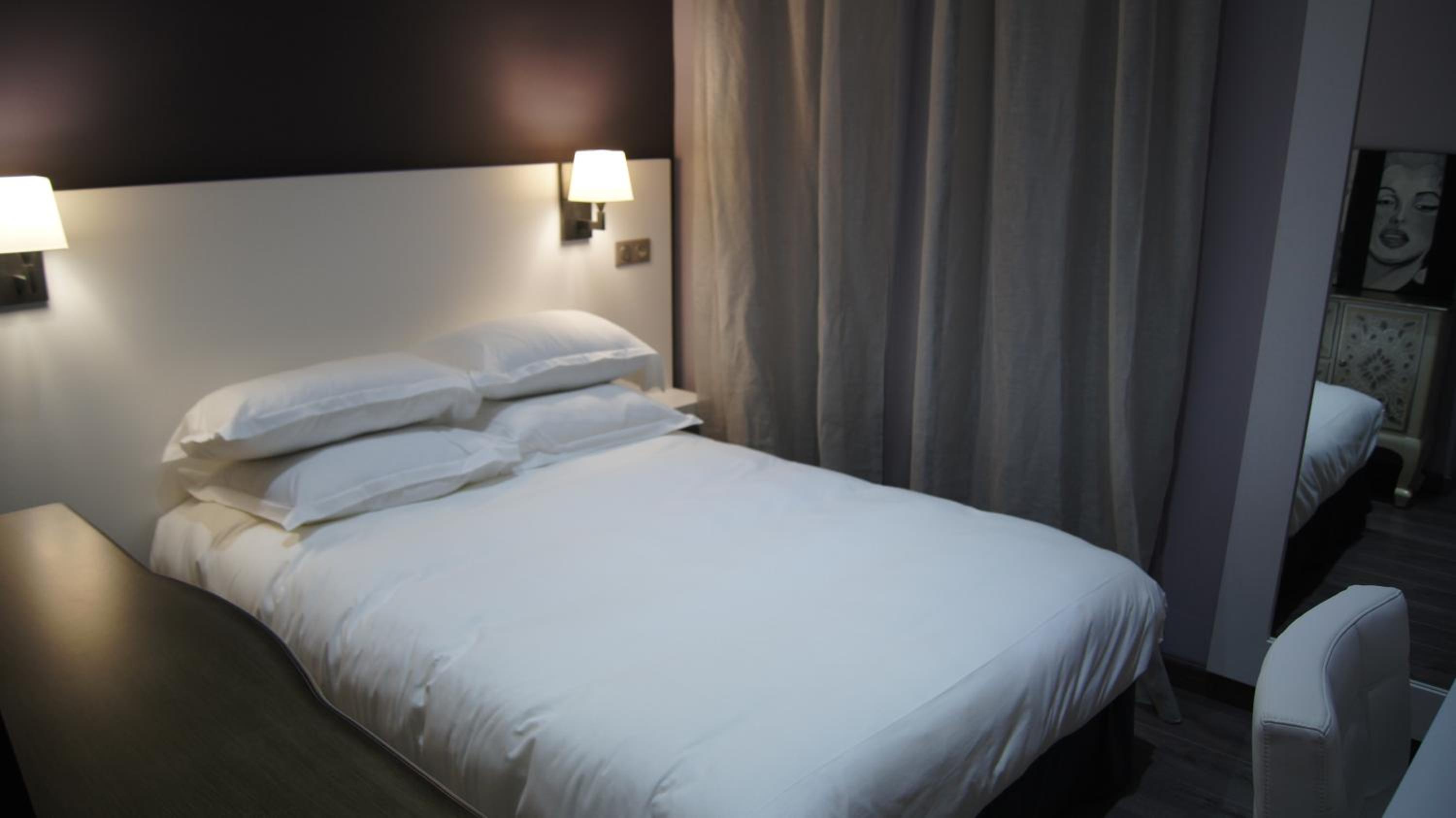 Double Room - Photo 7