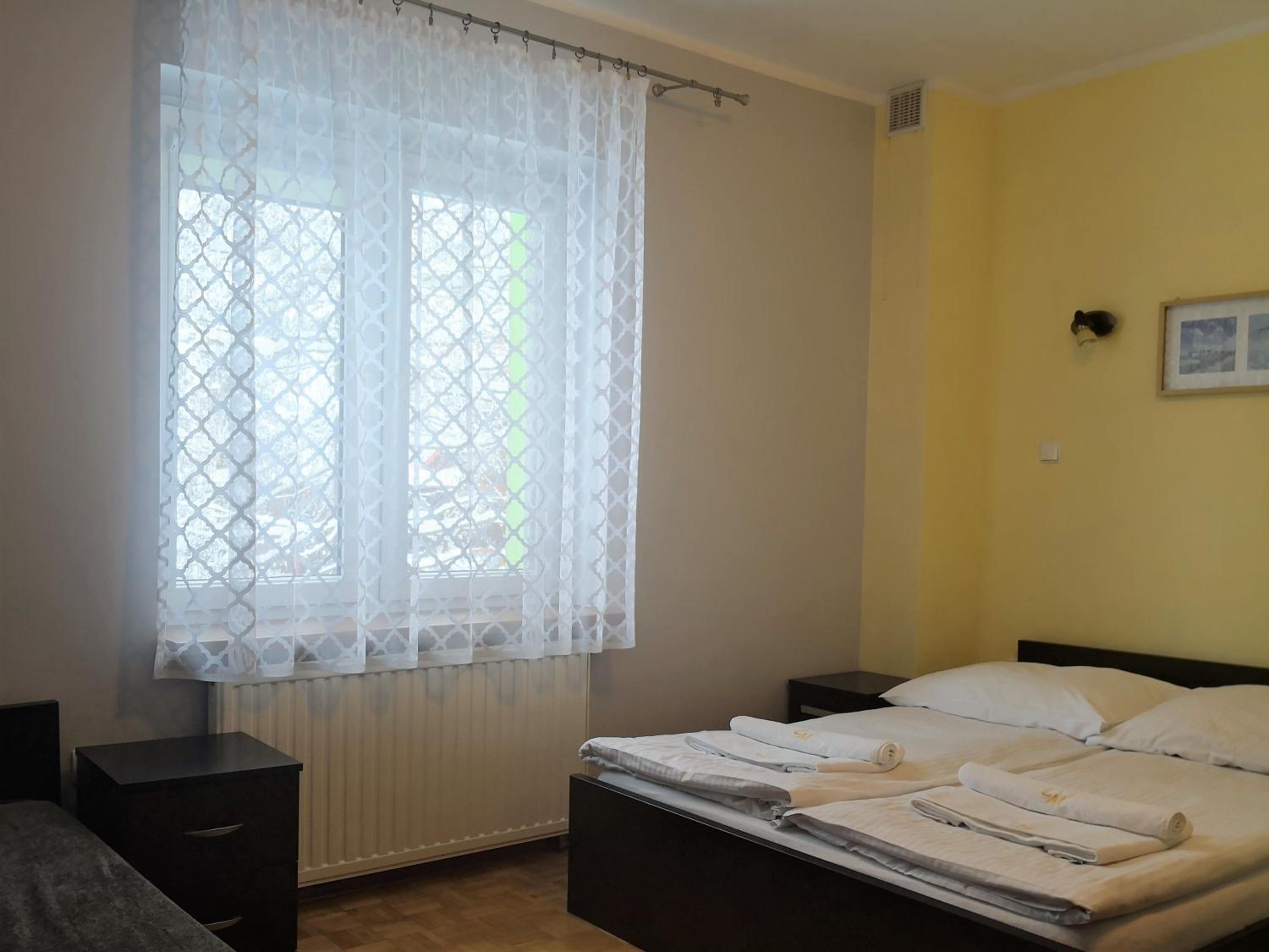 Triple Room with Bathroom - Photo 2