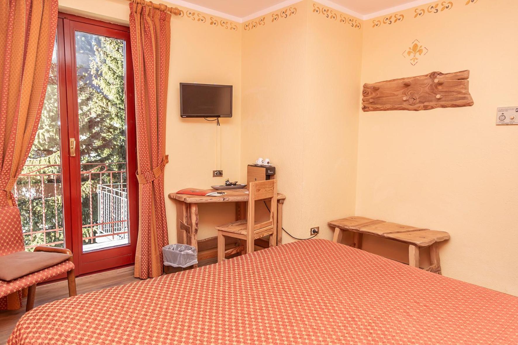 Double or Twin Room photo 3
