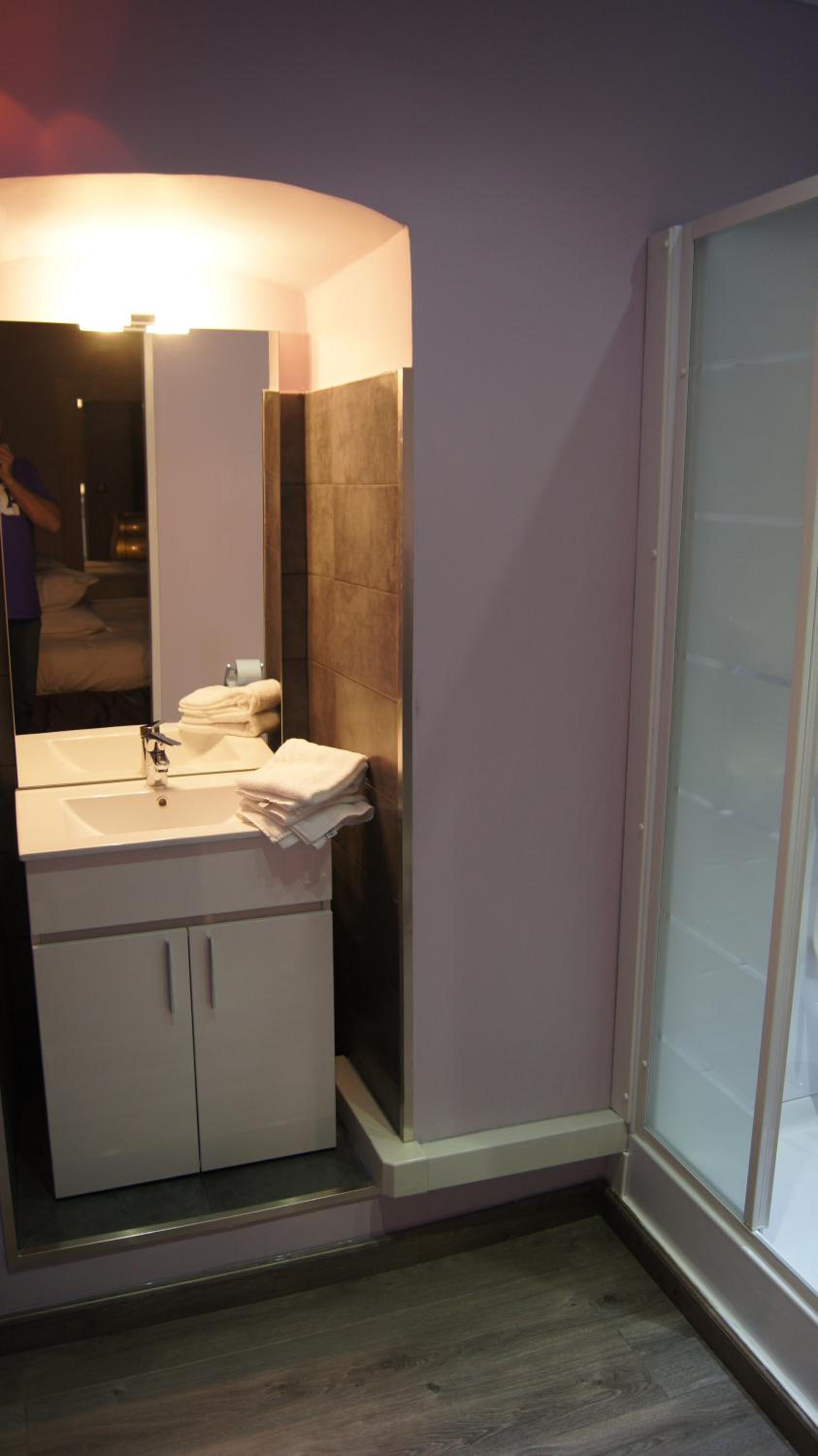 Double Room - Photo 9