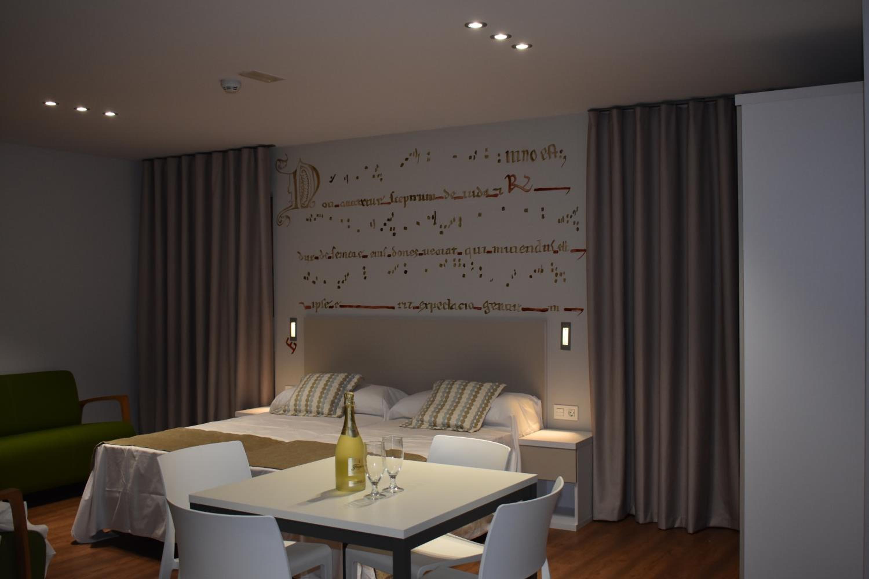 Standard Apartment (4 Adults) - Photo 2