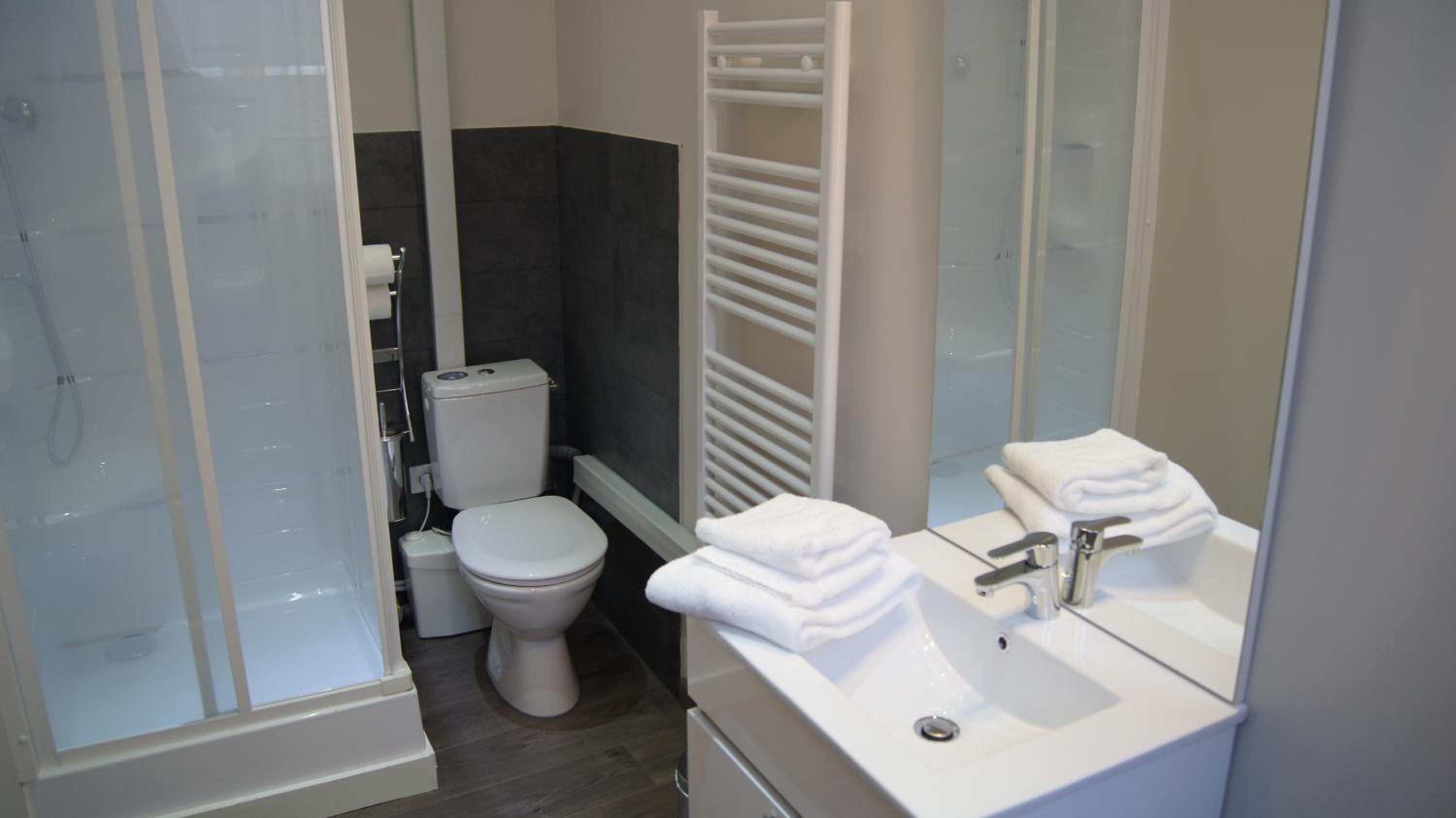 Double Room - Photo 10