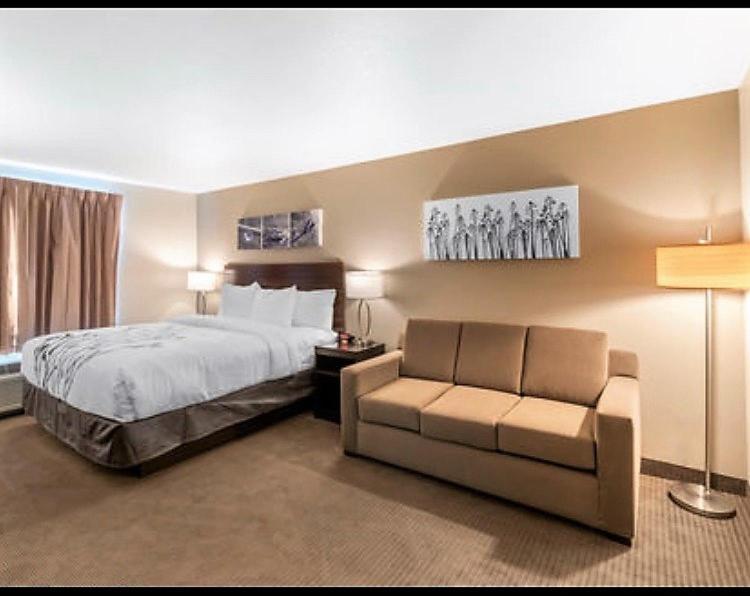 Suite, 1 King Bed, Accessible, Non Smoking