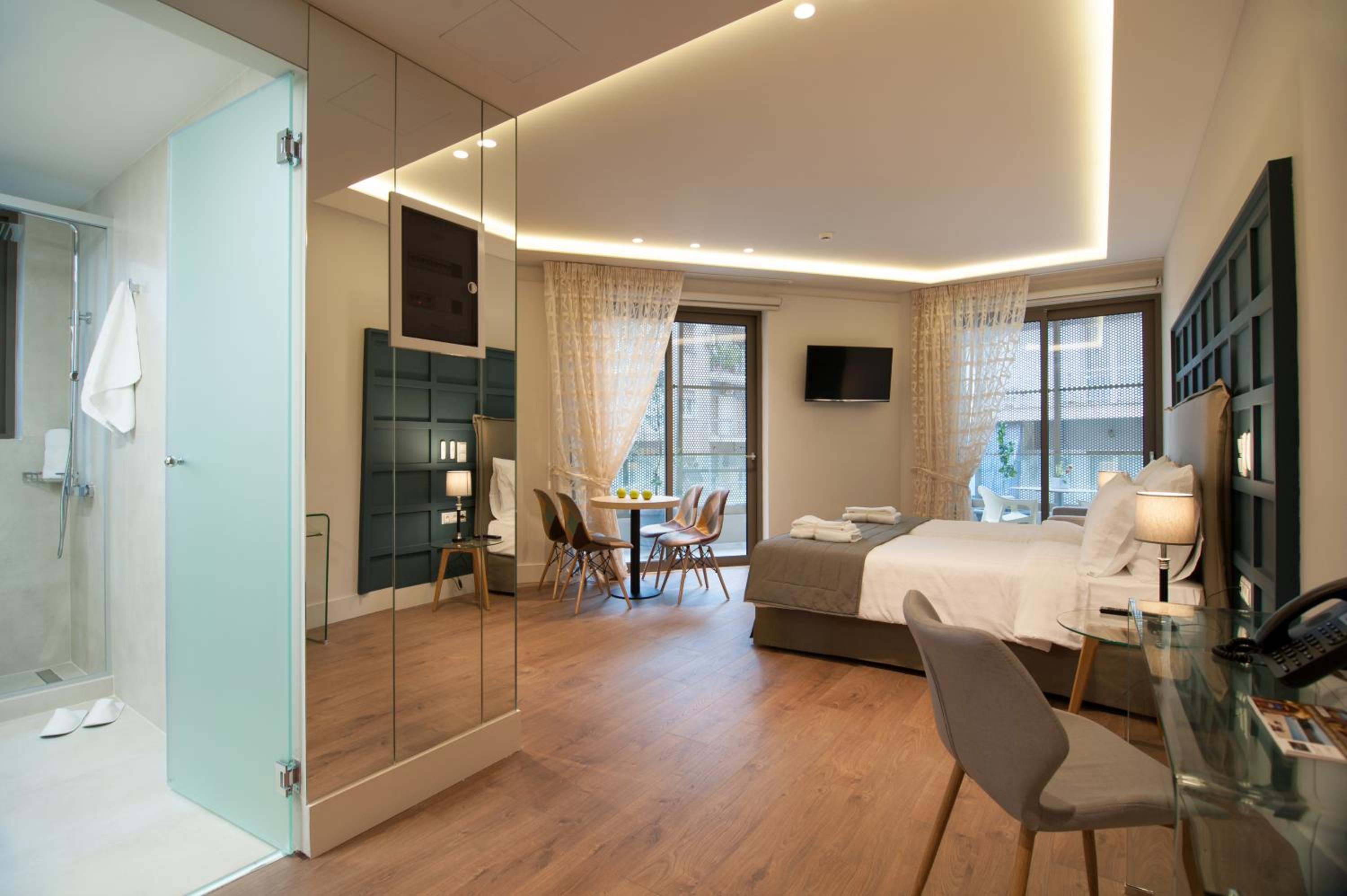 Luxury Double Room with Balcony photo 3