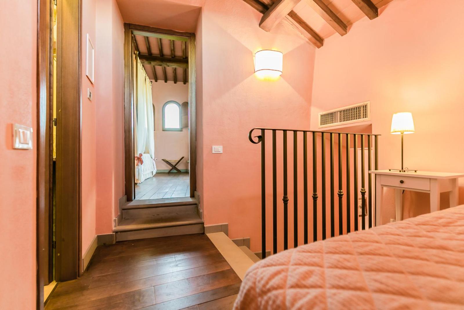 King Room with Balcony photo 2
