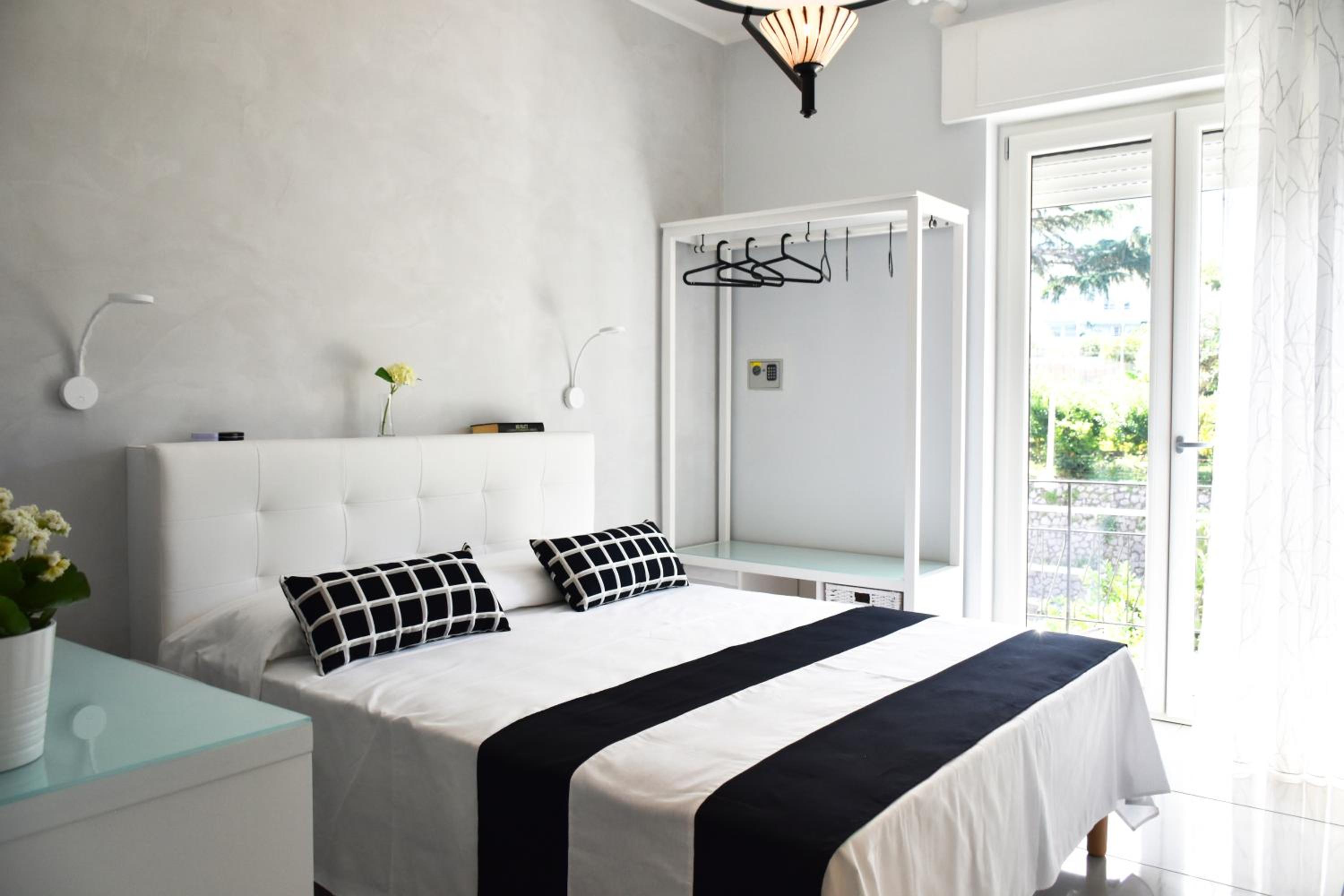 Double Room - Photo 9