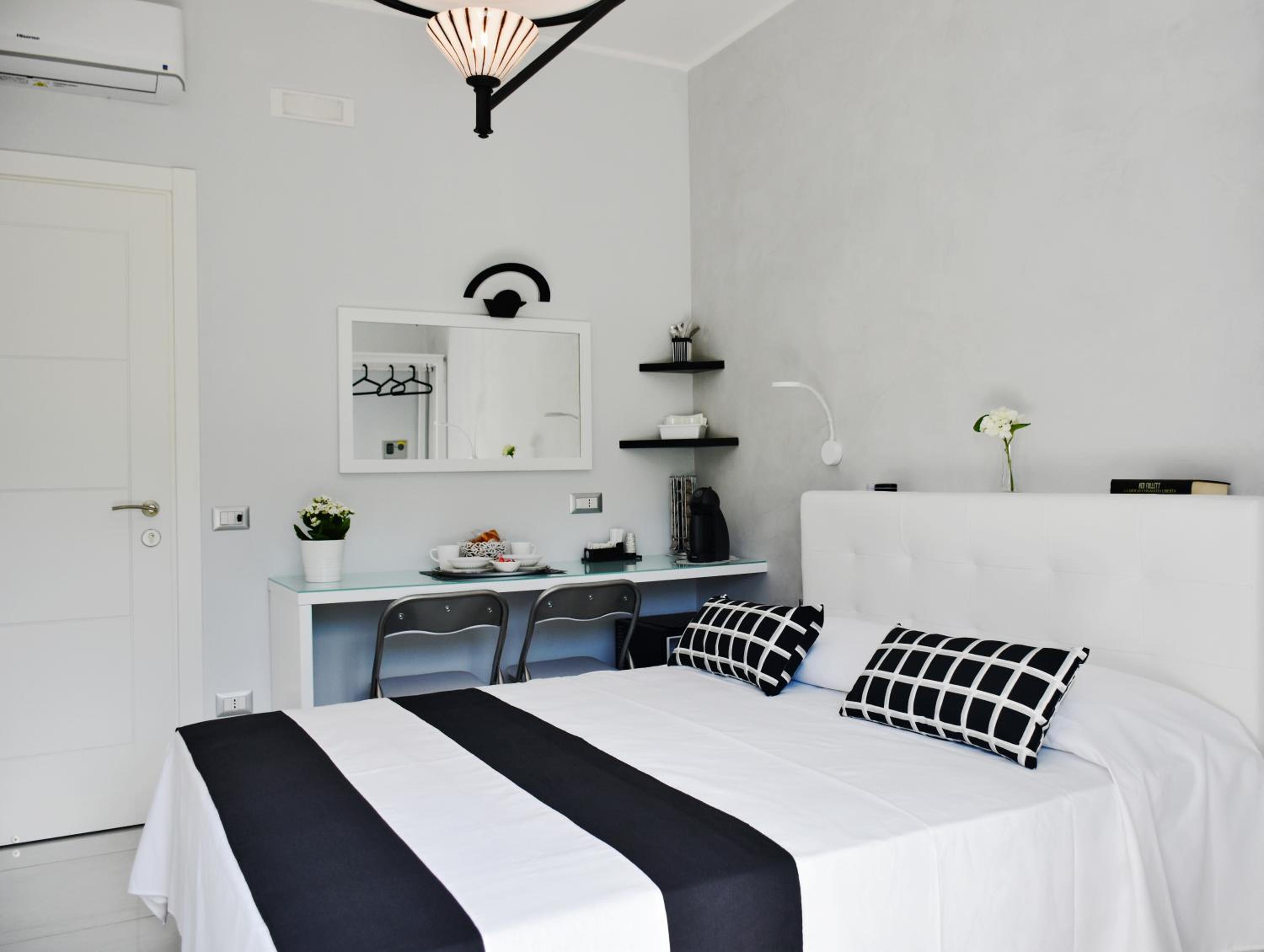 Double Room - Photo 10