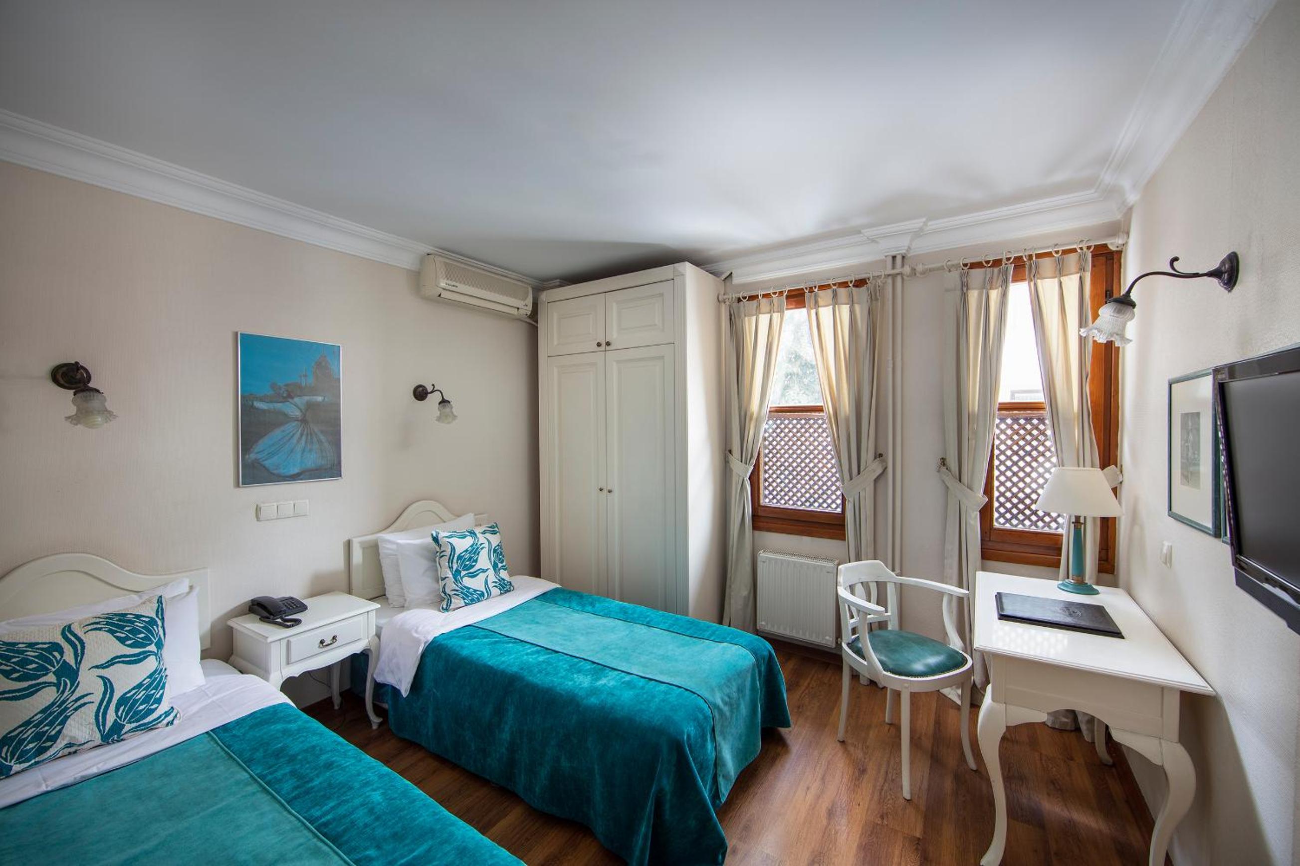 Economy Twin Room photo 1