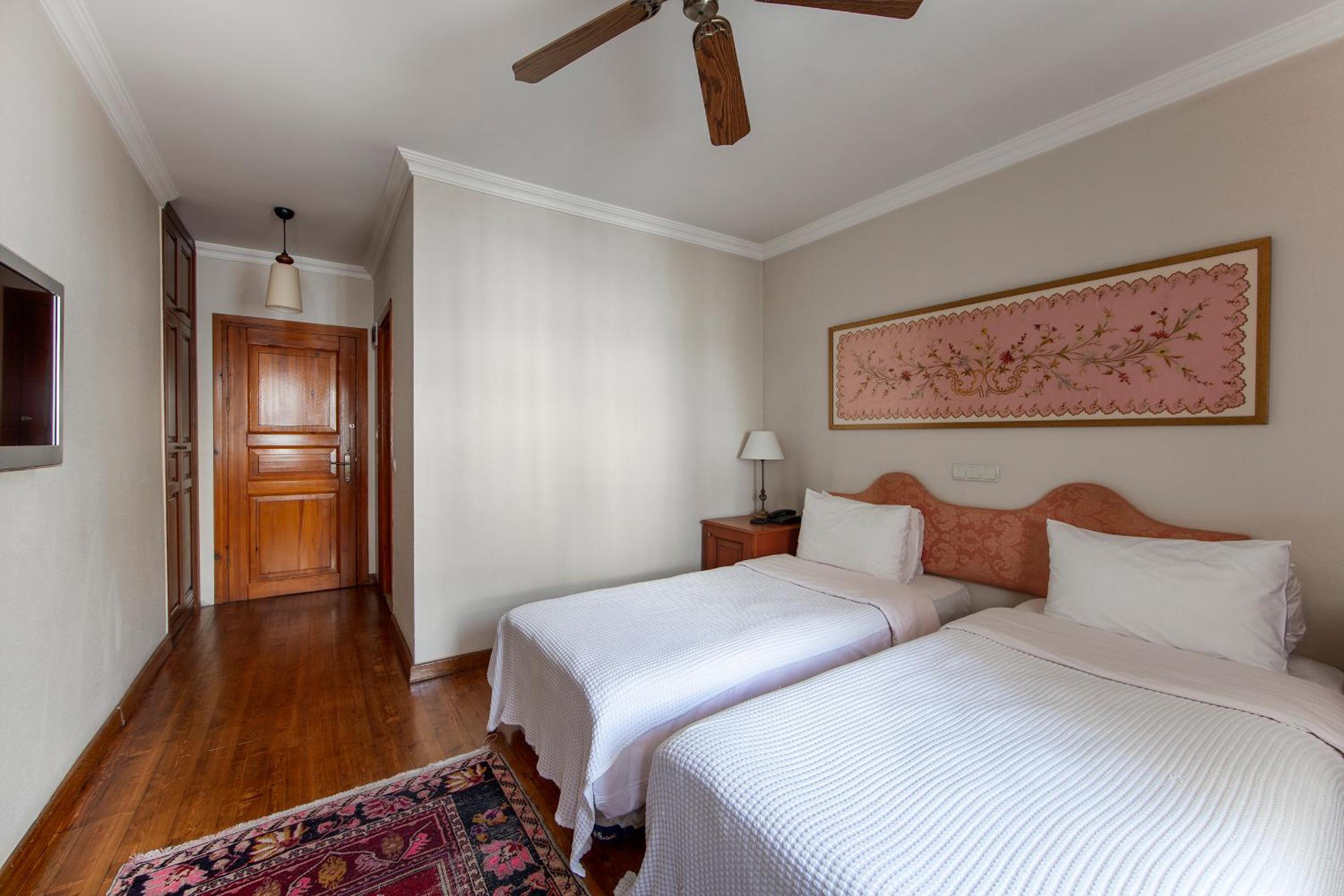 Standard Twin Room photo 2