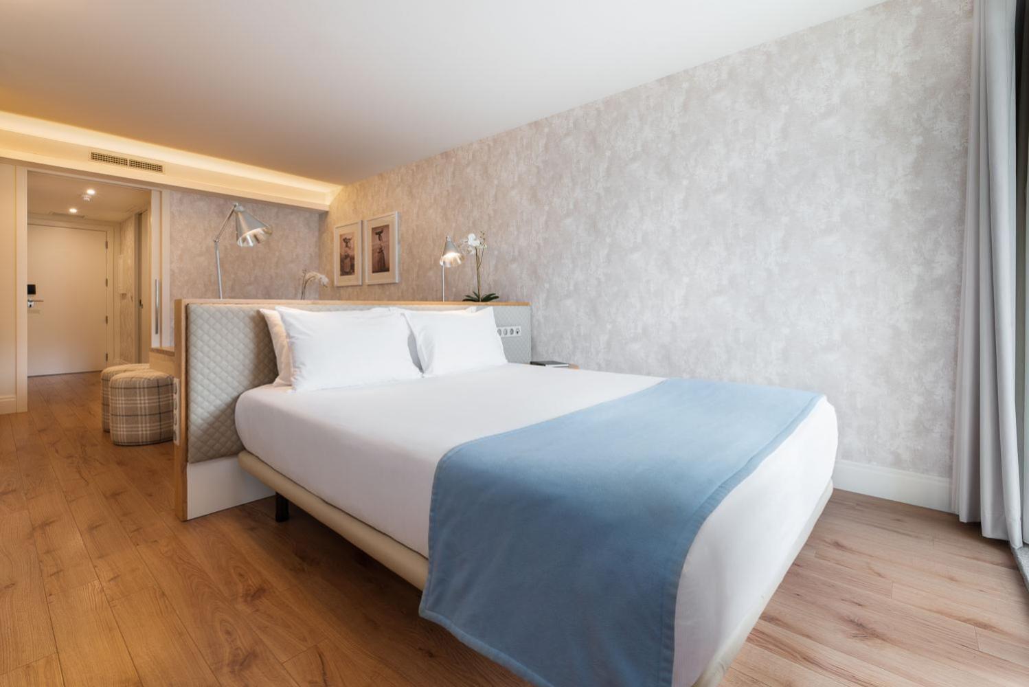 Superior Double Room with Sofa Bed and River View