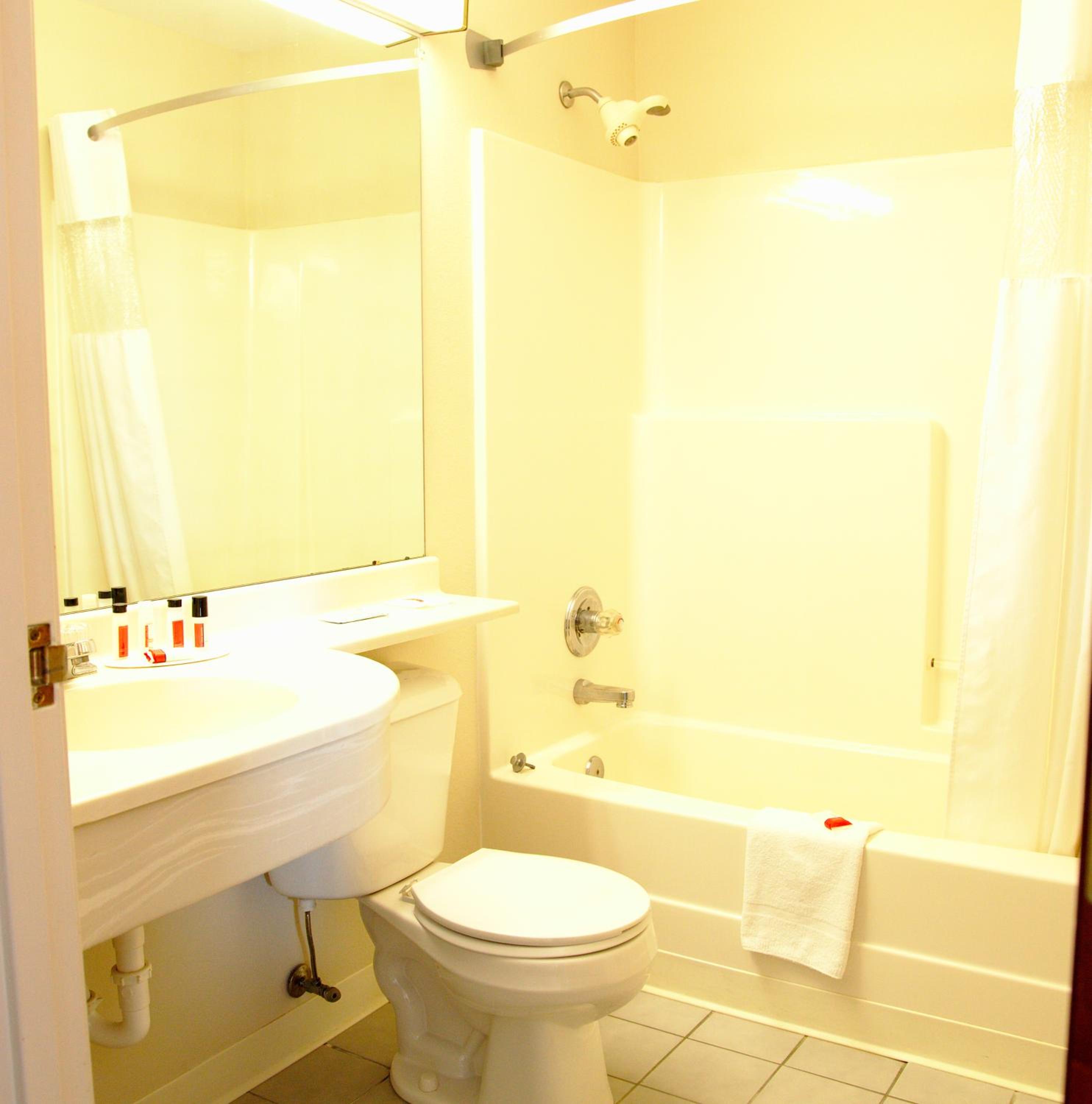 Queen Room - Non-Smoking - Photo 3