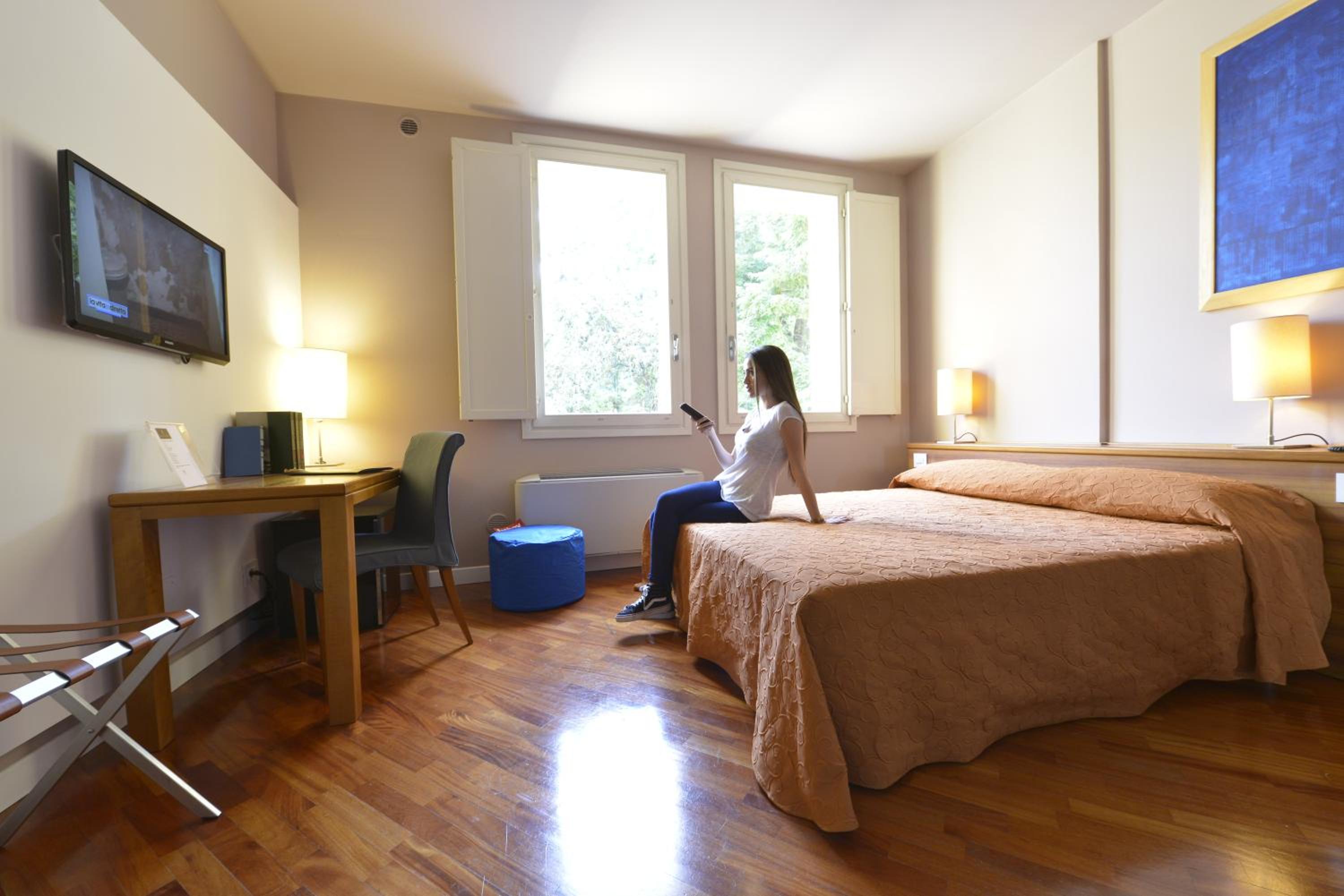 Premium Double or Twin Room - Photo 6