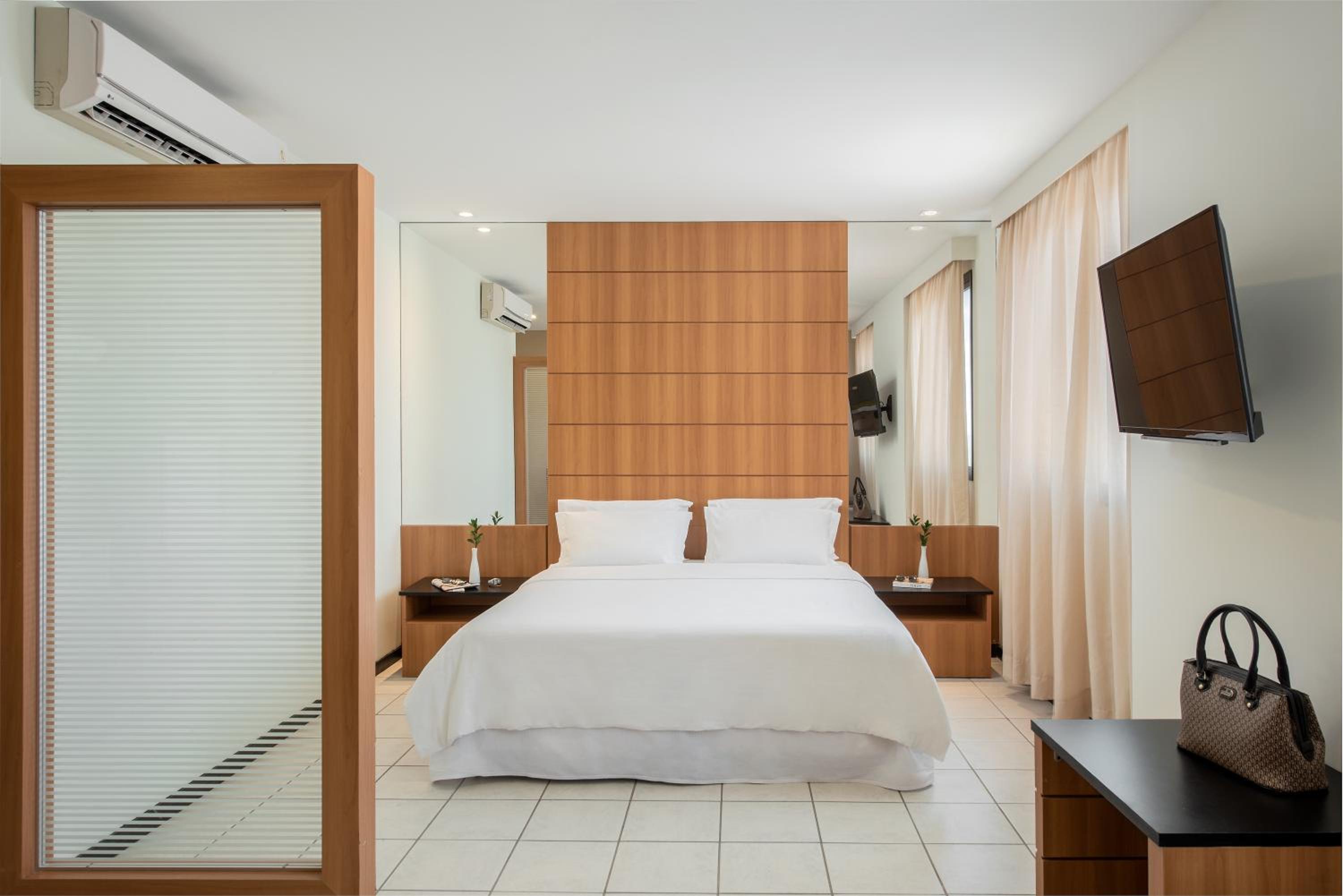 Standard Double - 1 Queen Bed - Photo 1