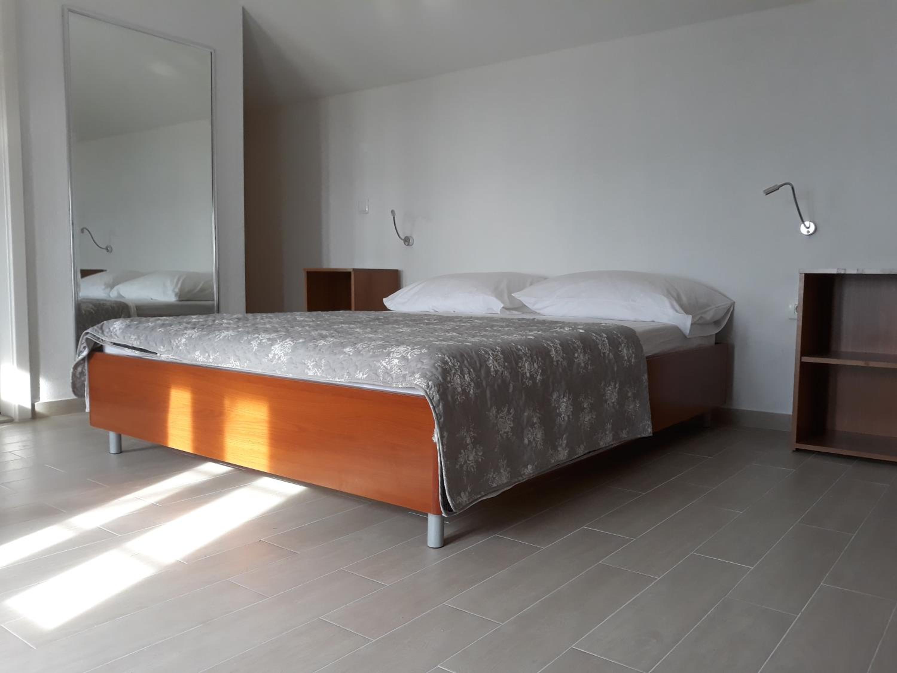 One-Bedroom House photo 1