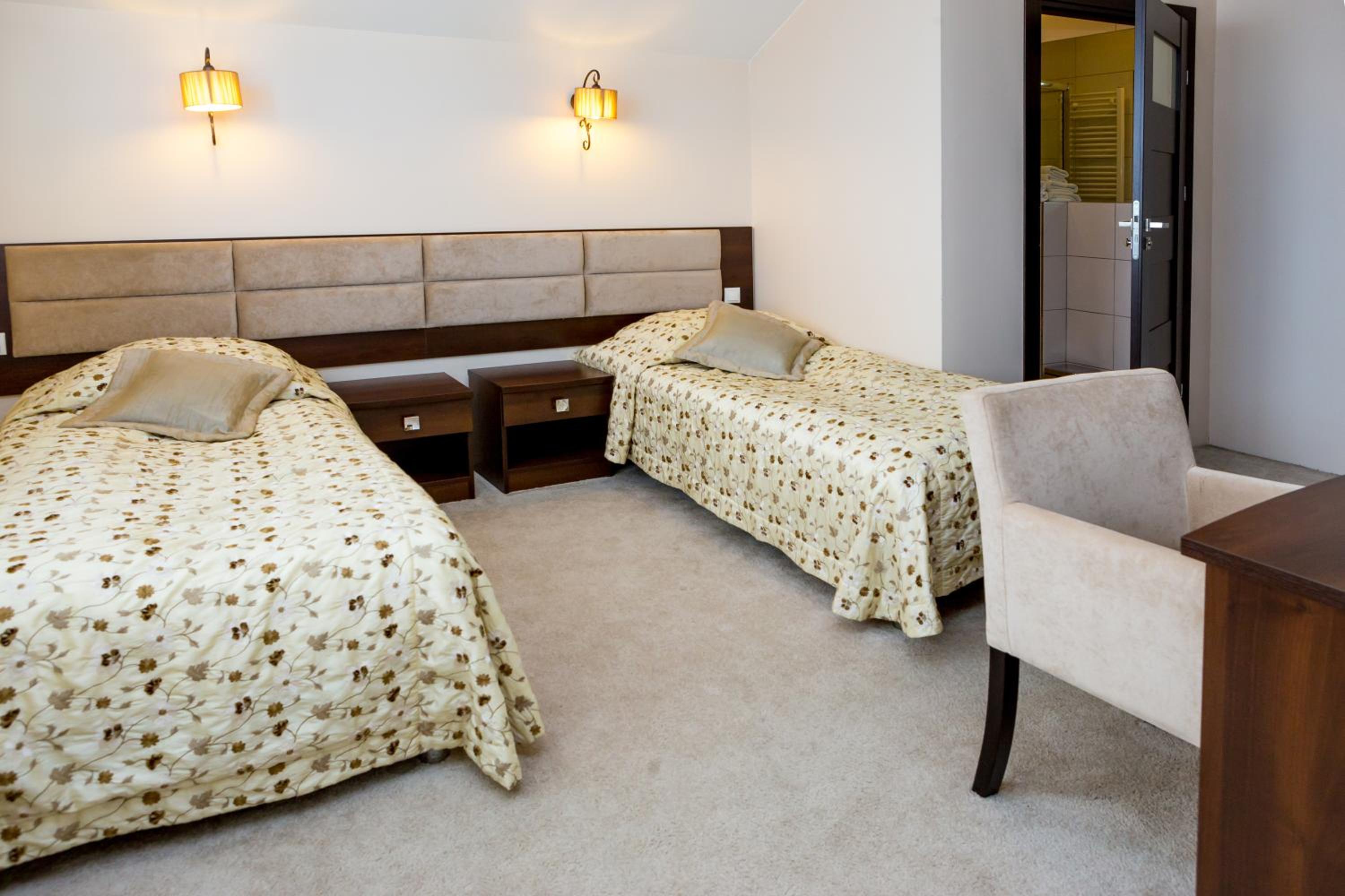 Deluxe Twin Room - Photo 8