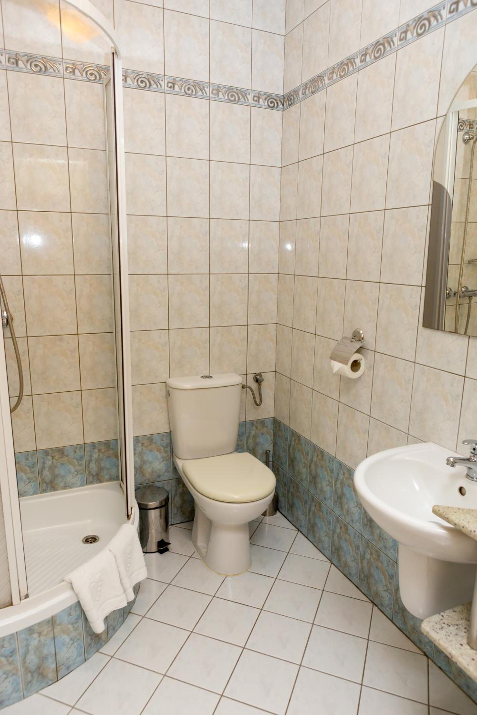 Standard Triple Room - Photo 4