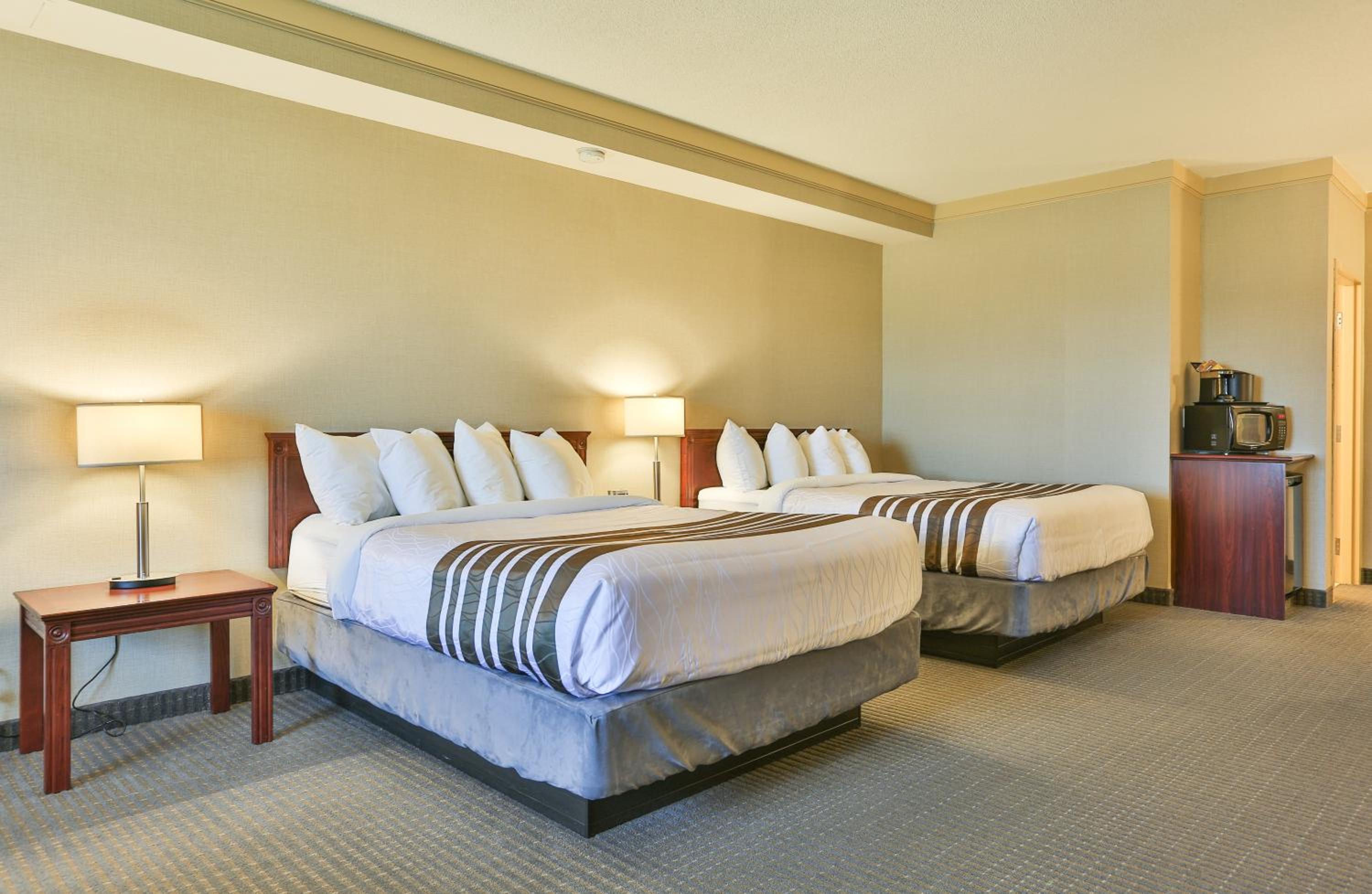 Room with Two Double Beds - Photo 7