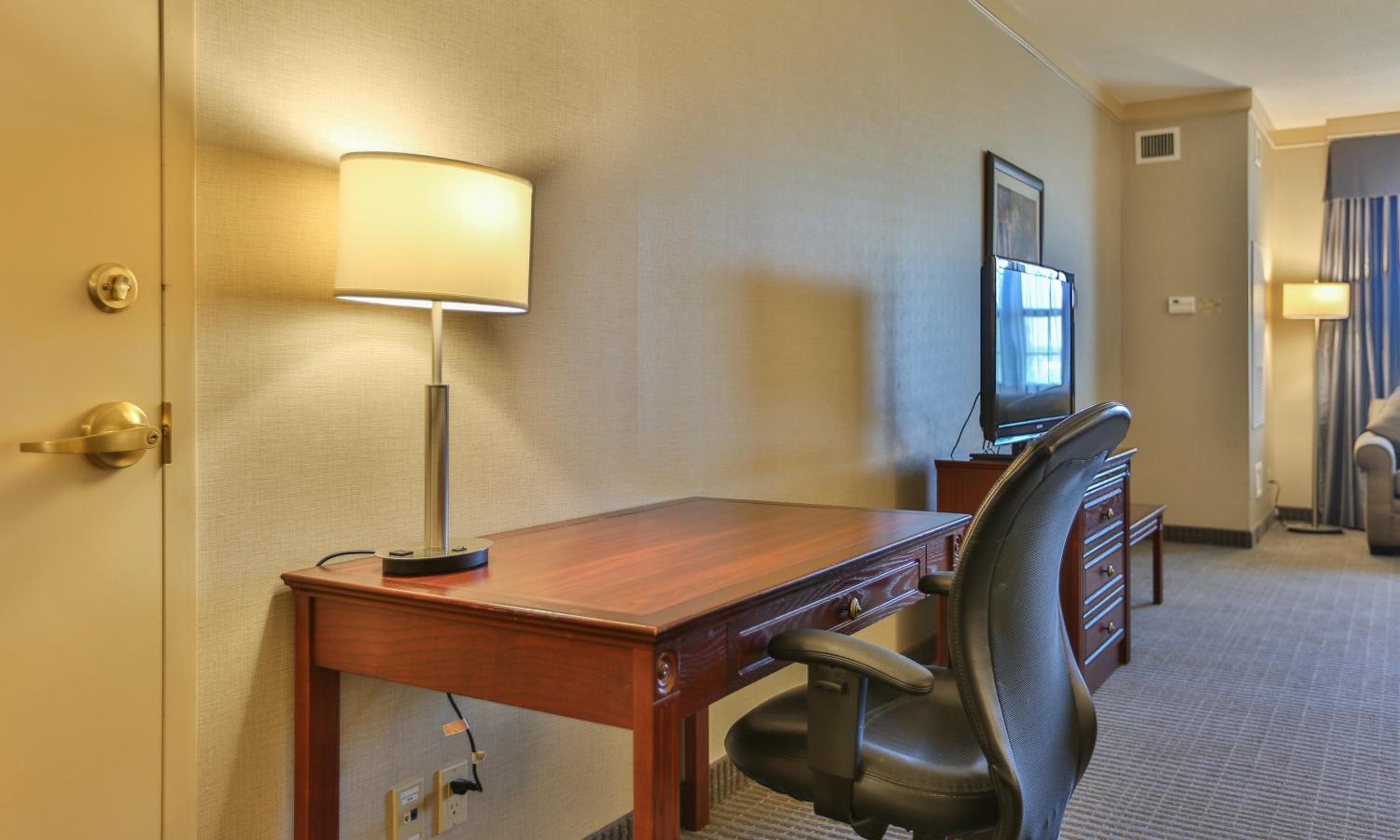 Standard Queen Room - Photo 7
