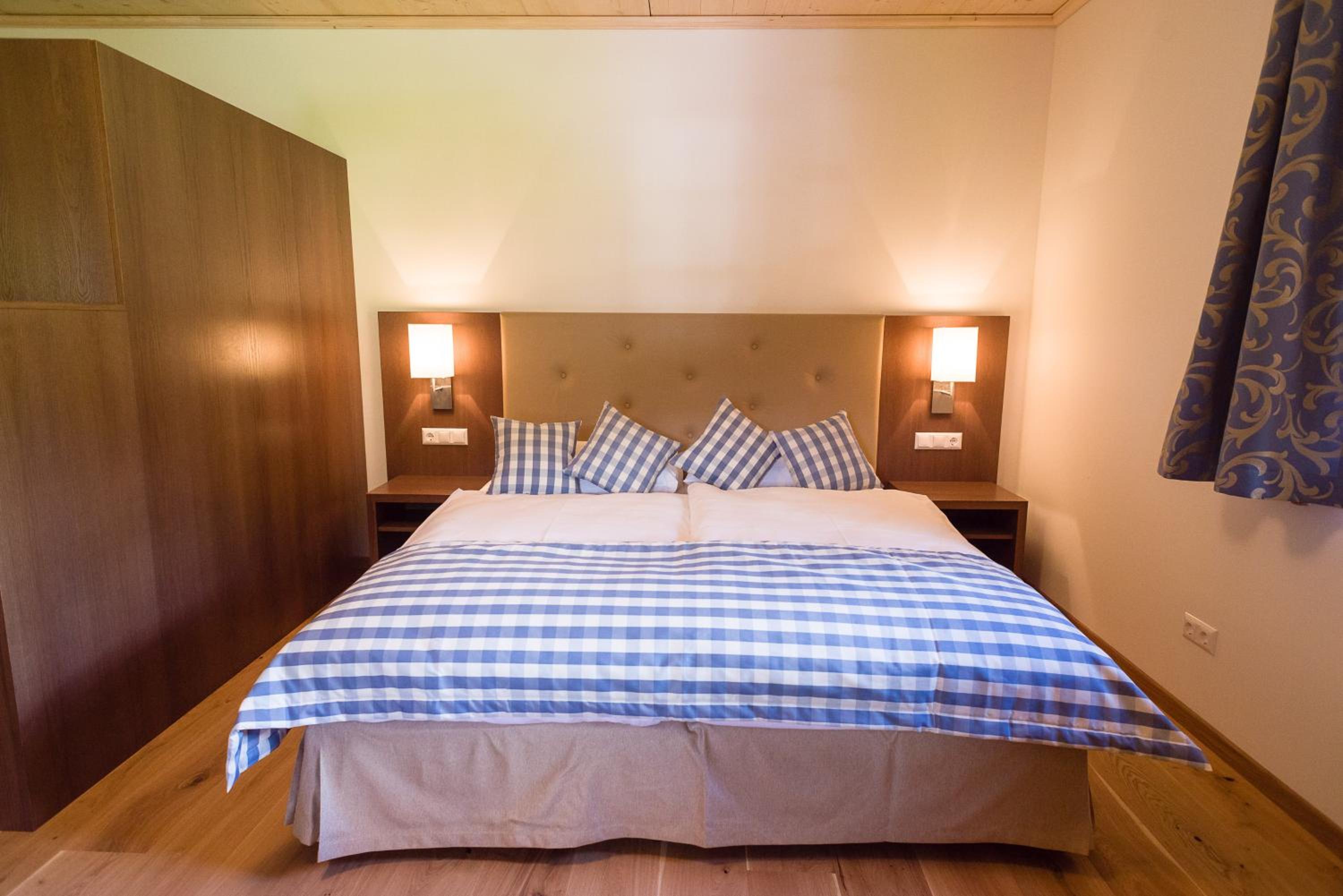 Suite with Side Lake View photo 1