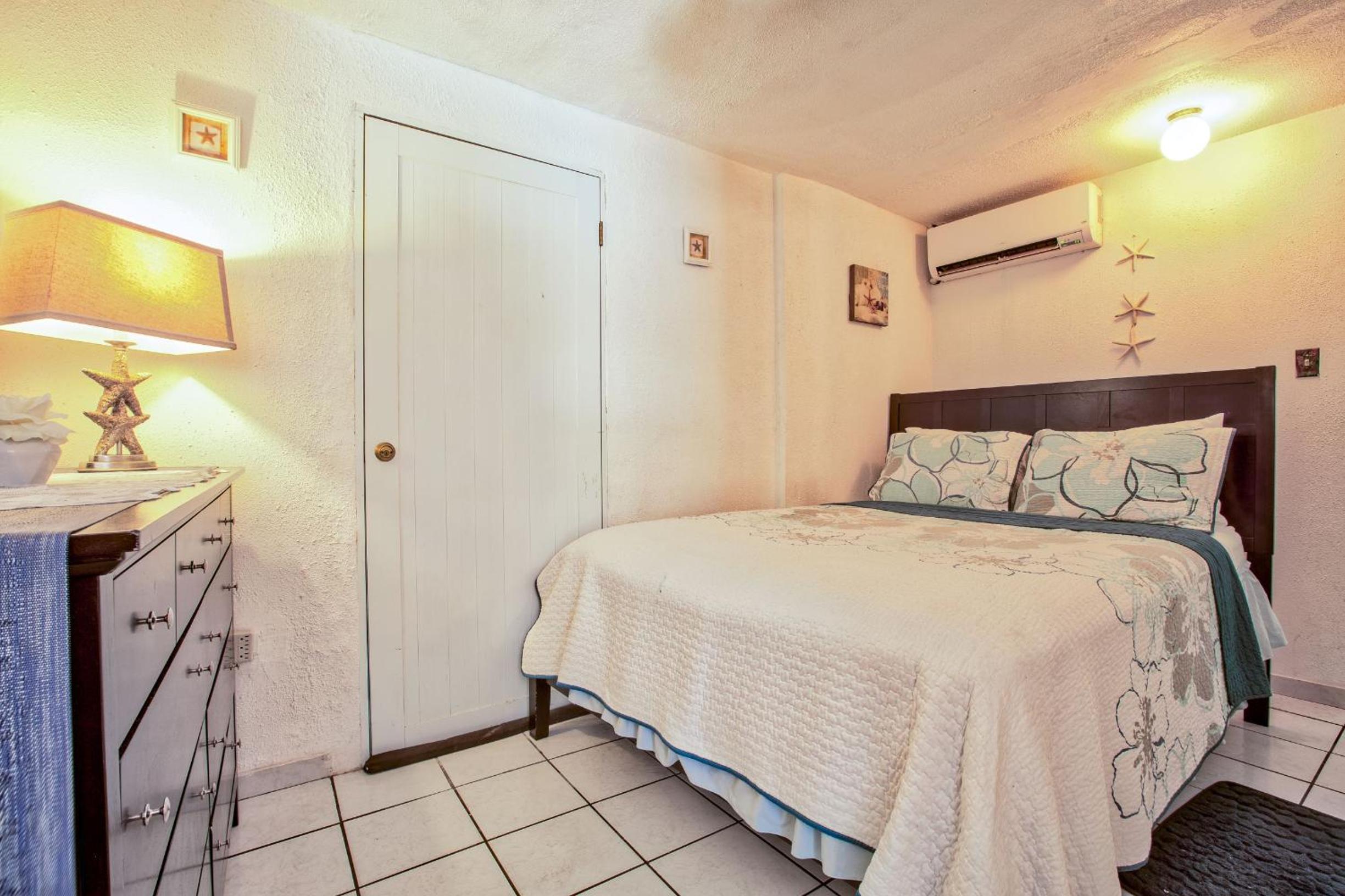Queen Room With Partial Garden View