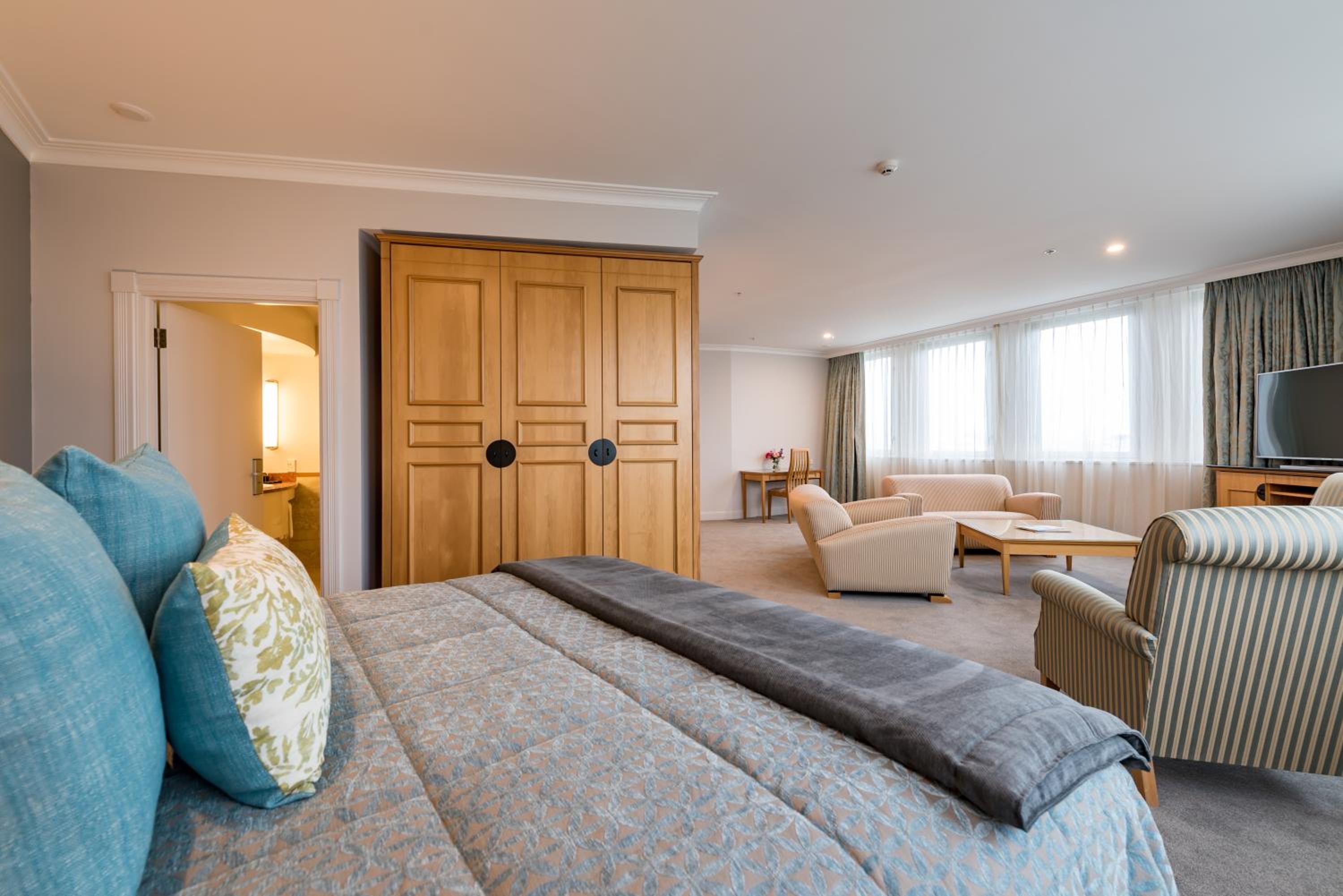 Available room thumbnail 5