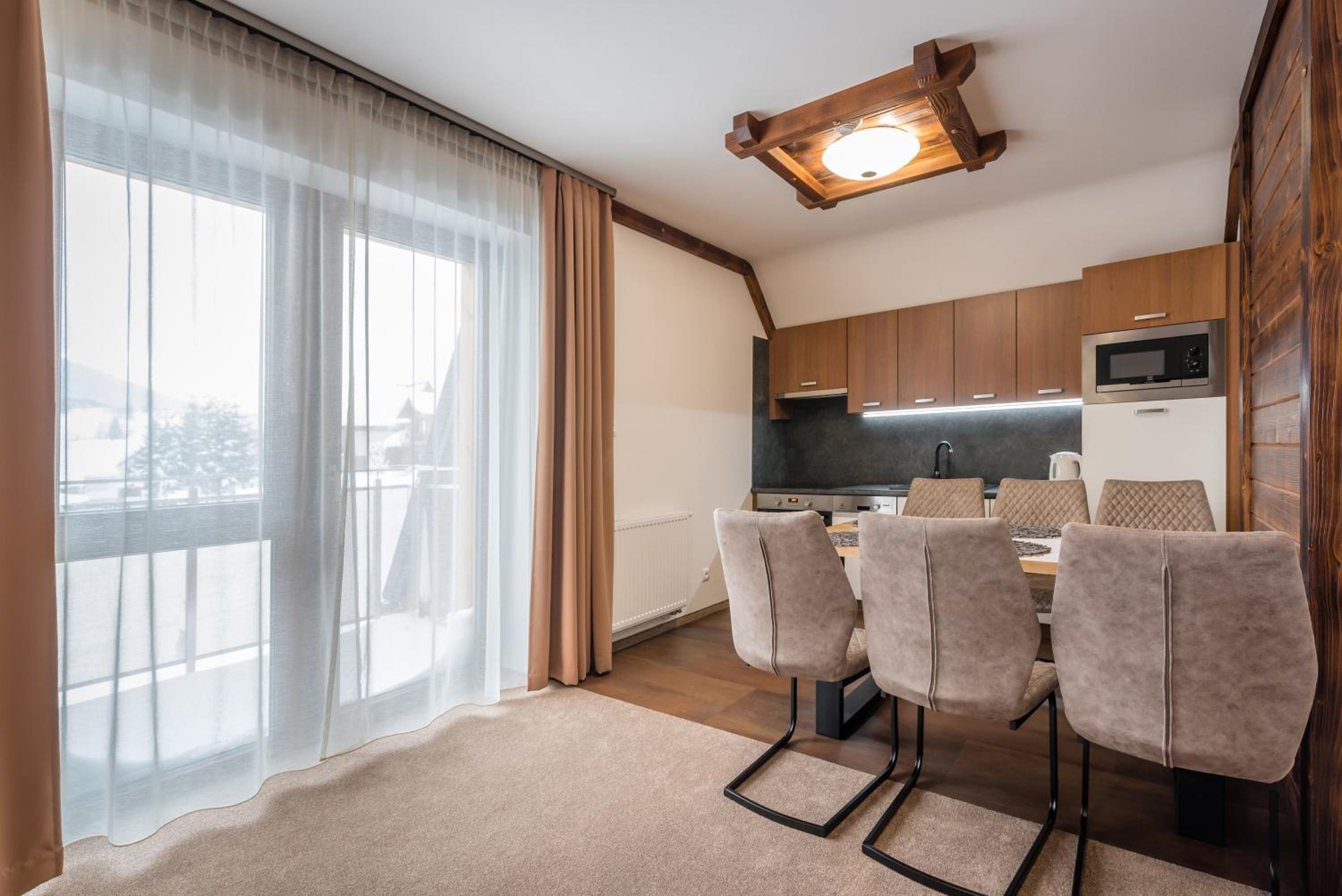 One-Bedroom Apartment - Photo 2