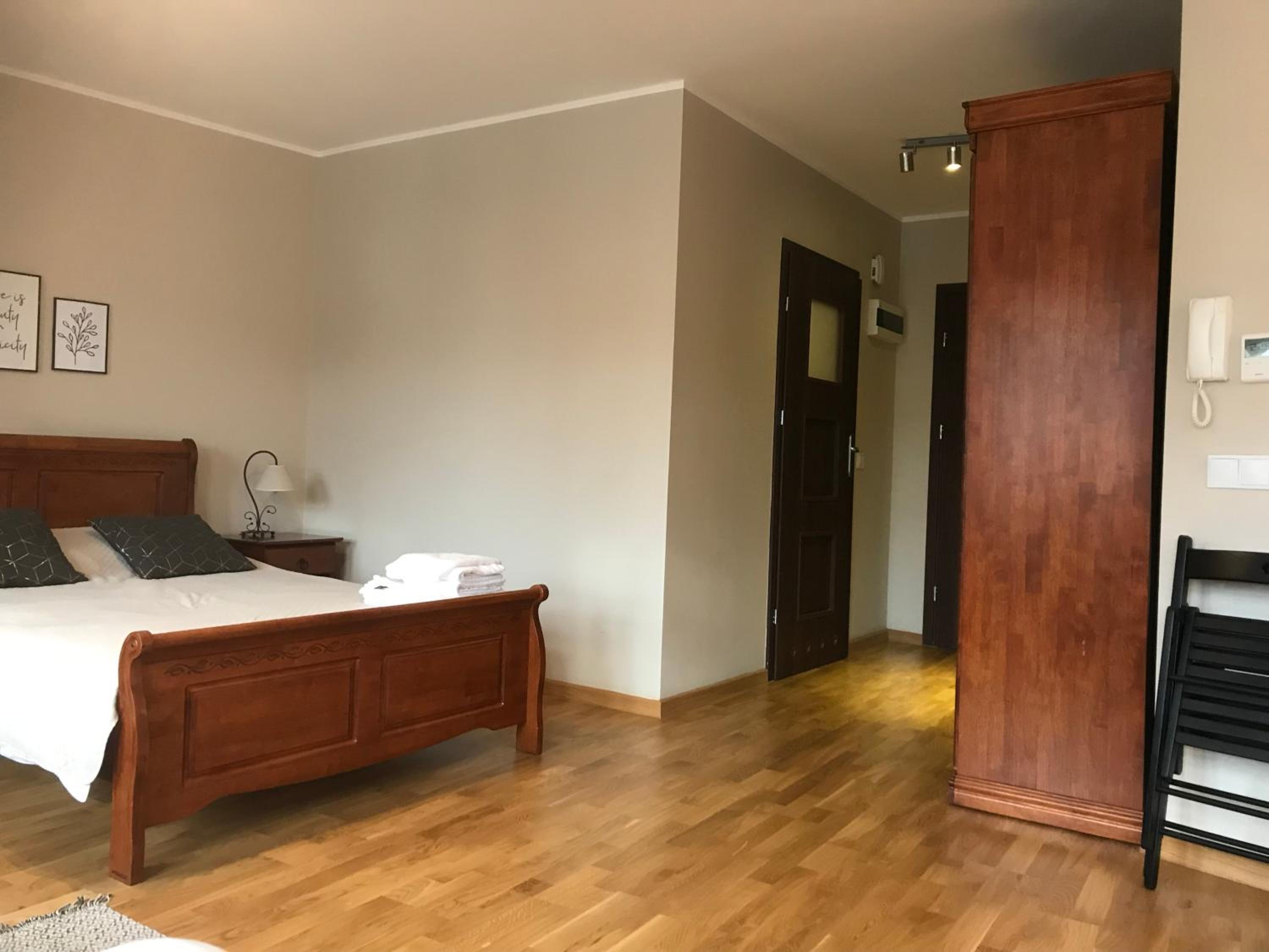 Studio Apartment - Photo 12