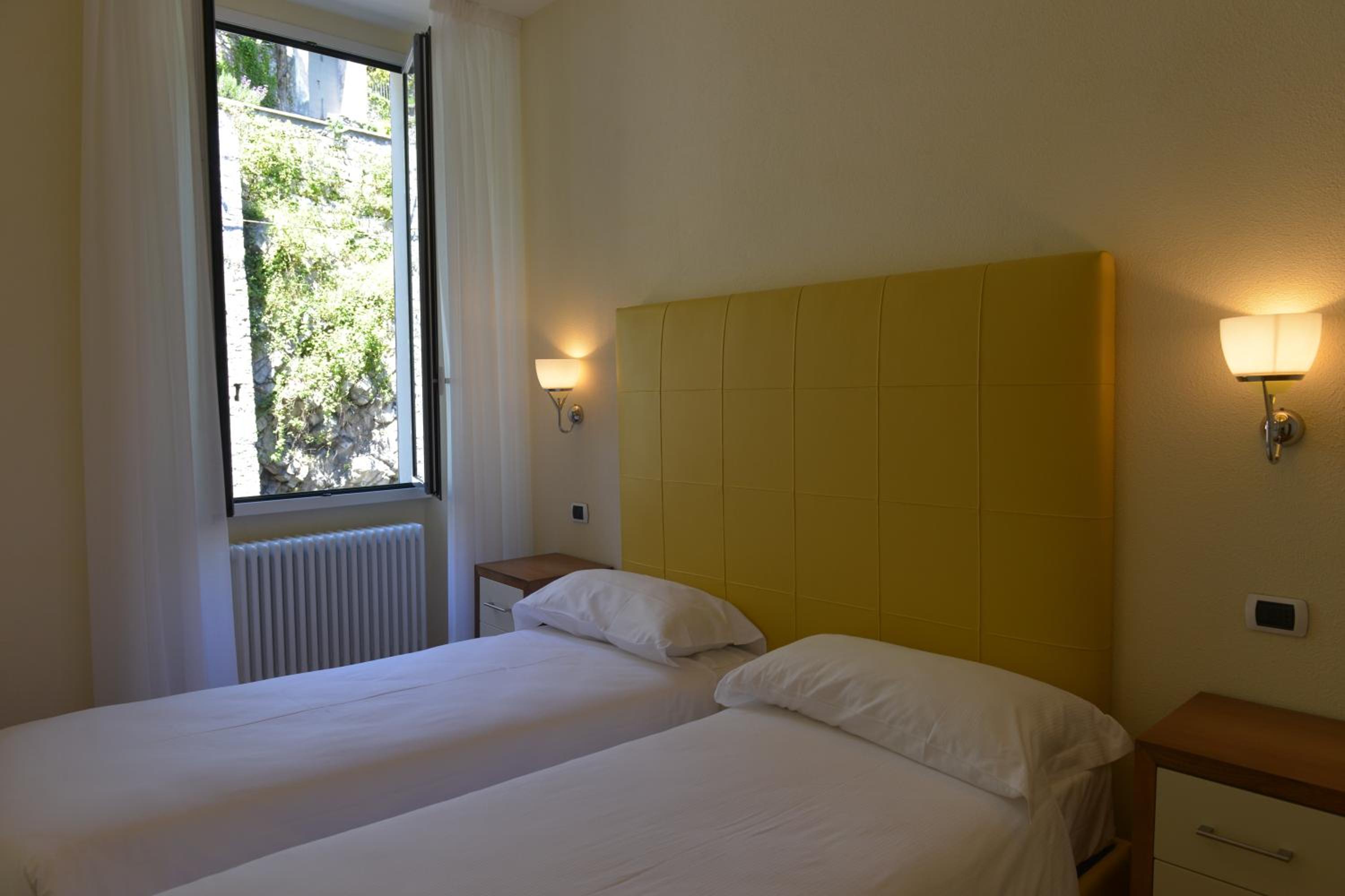 Two Connecting Rooms - Photo 5