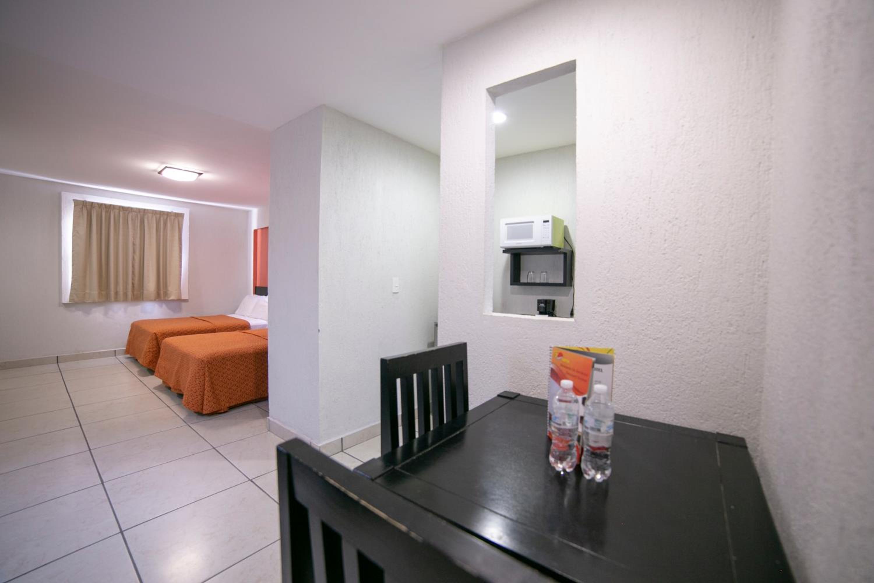Standard Suite - Photo 3