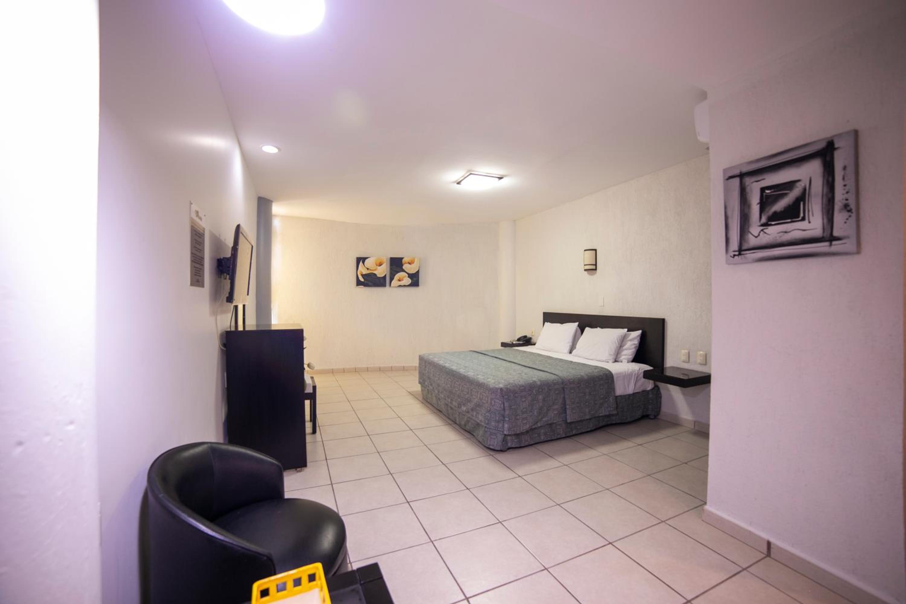 King Suite - Photo 6