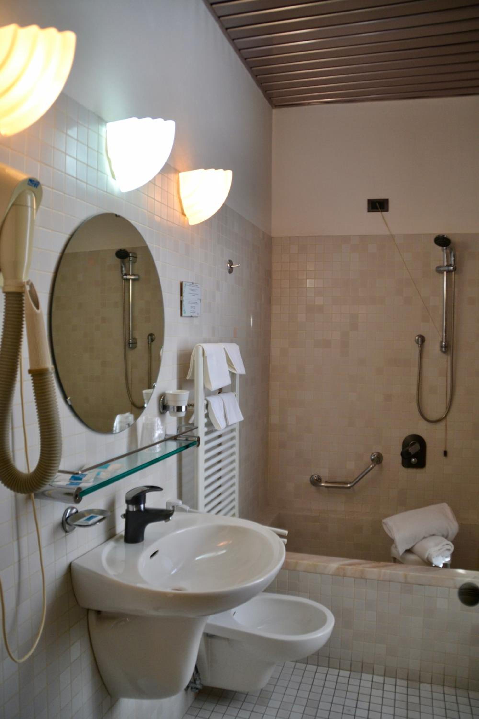 Double Room - Photo 4