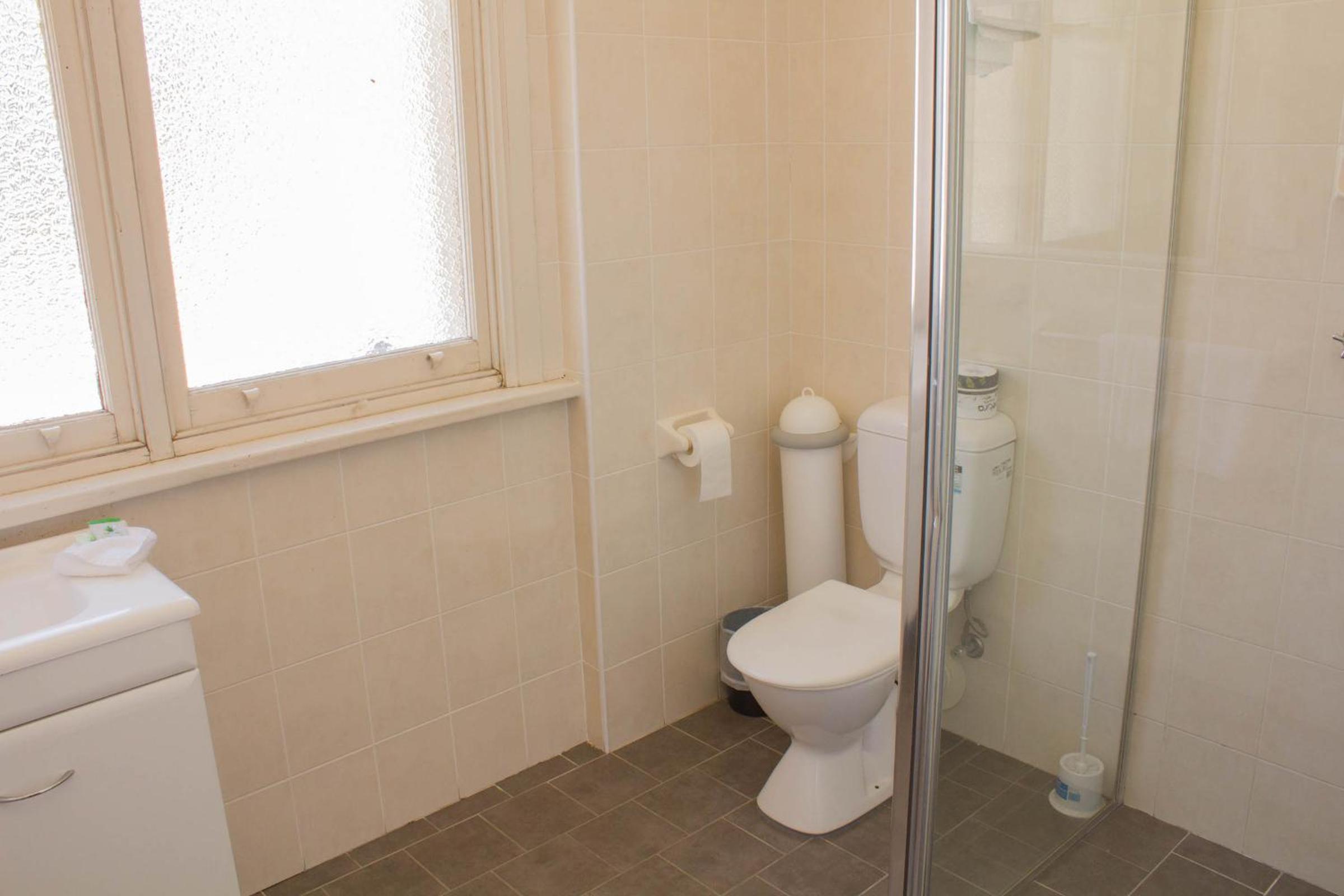 Single Room with Shared Bathroom photo 2