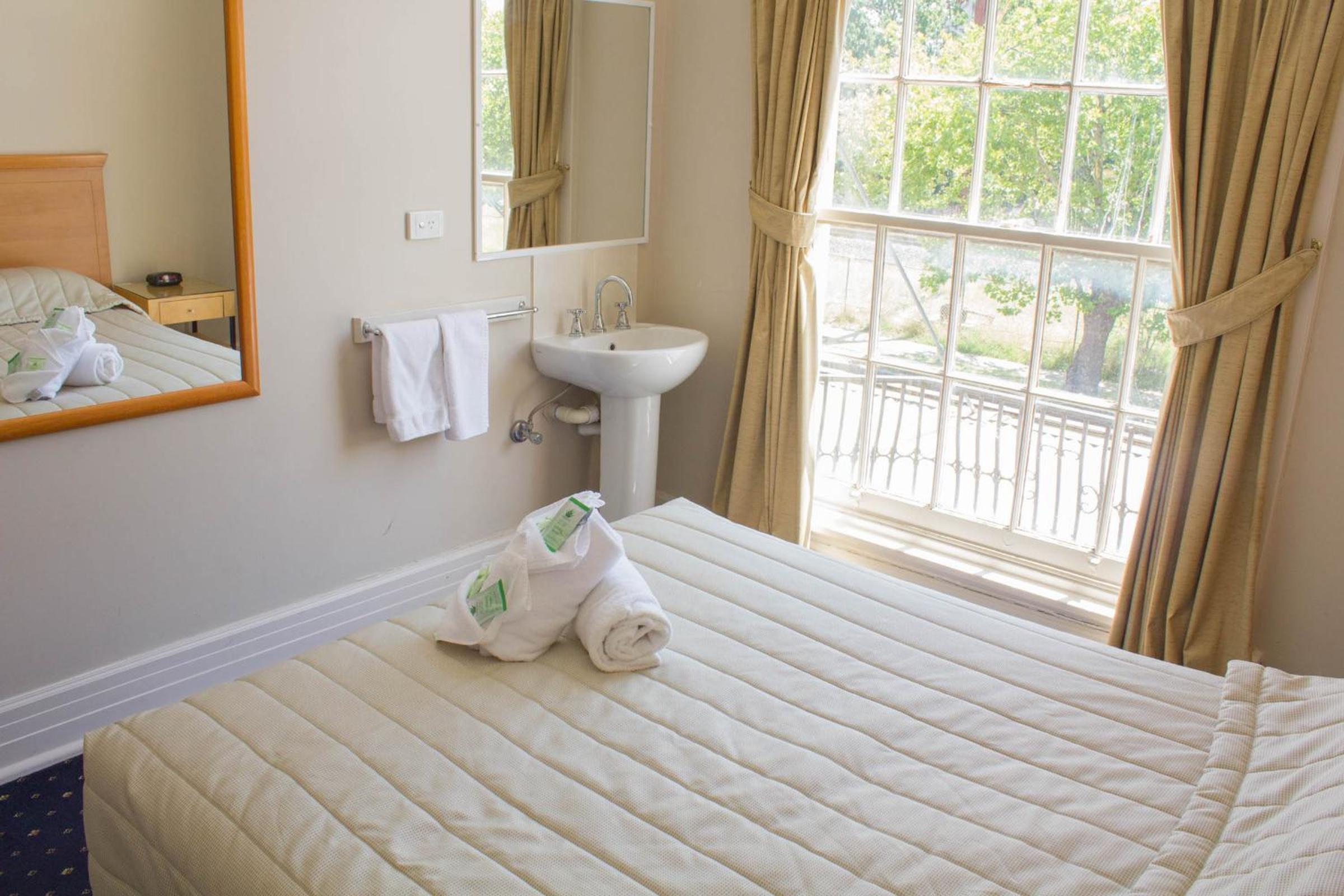 Double Room with Shared Bathroom photo 3