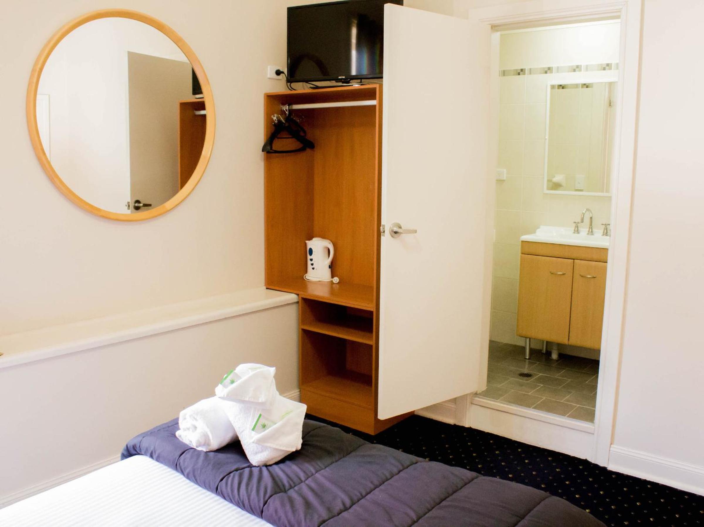 Double Room with Private Bathroom photo 3