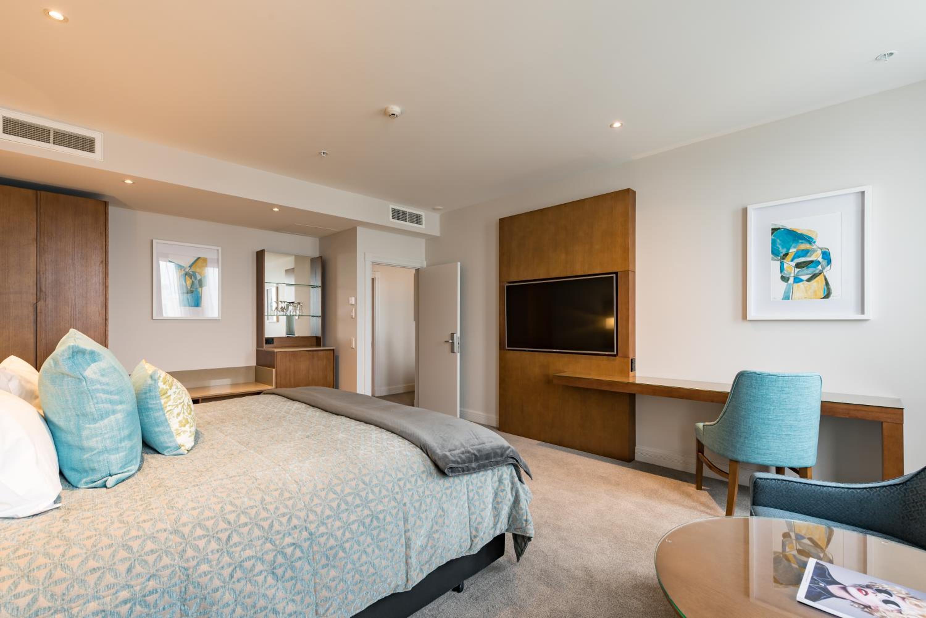 Superior Family Suite thumbnail 5