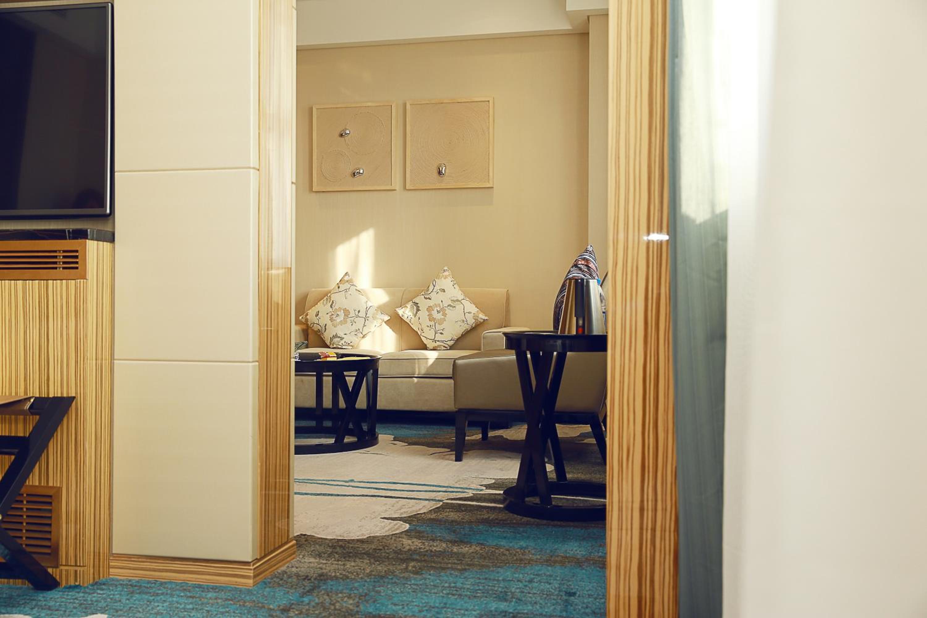 Business Suite (With 2 Breakfast) photo 2