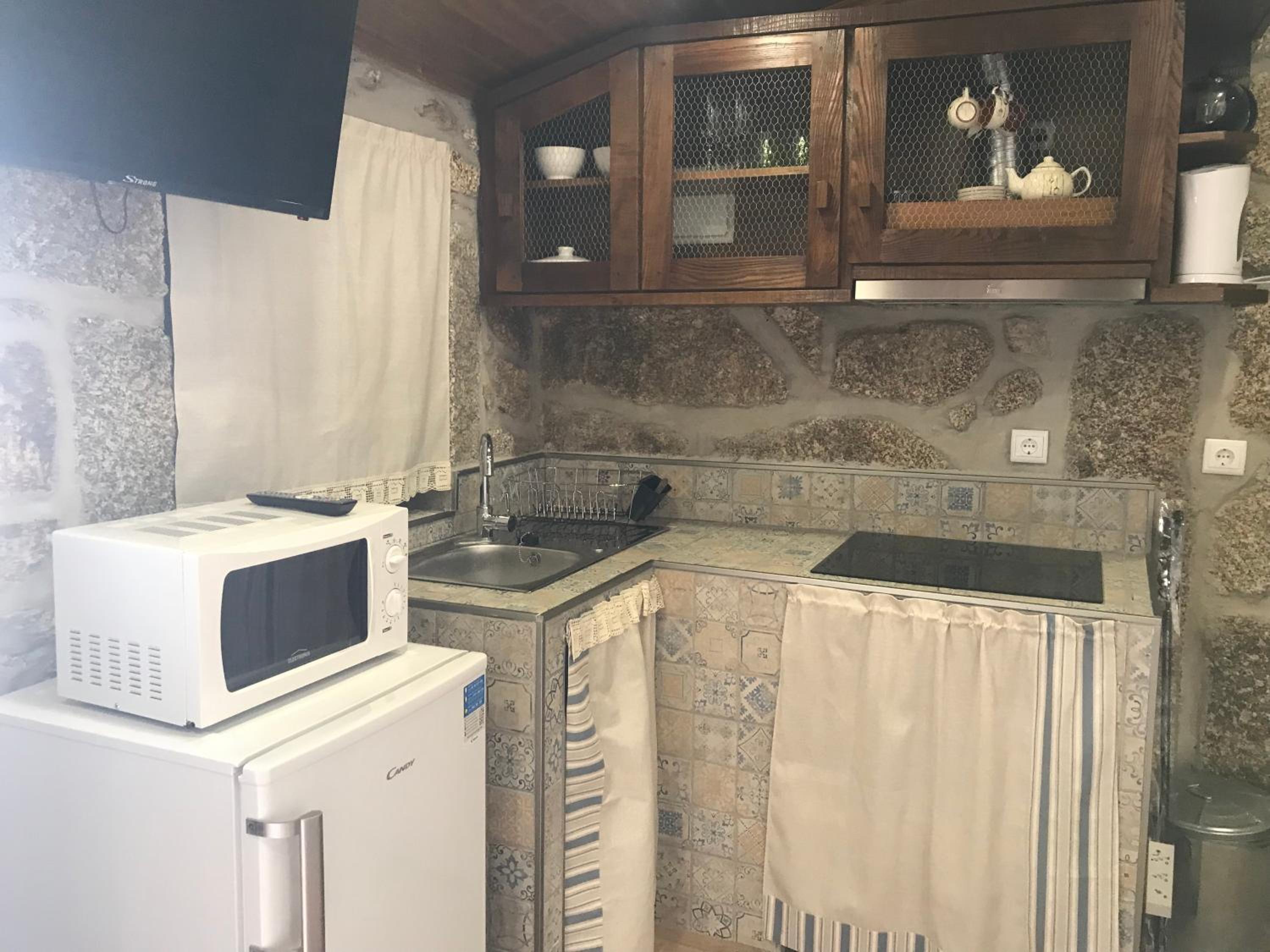 One-Bedroom House - Photo 8