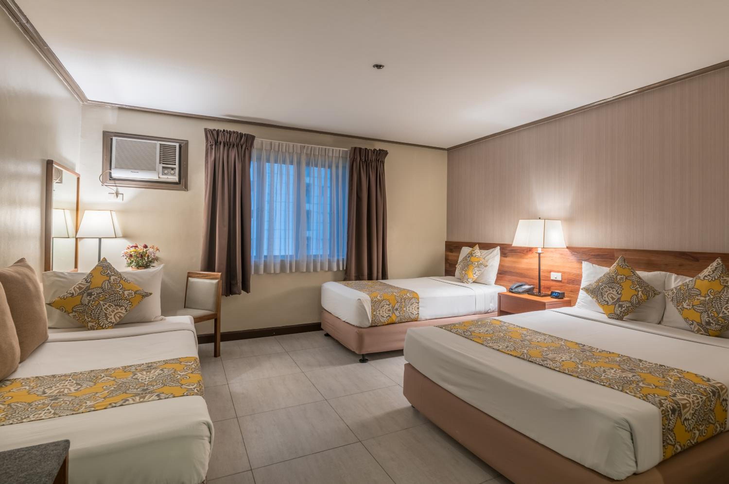 Superior Quadruple Room - Photo 1