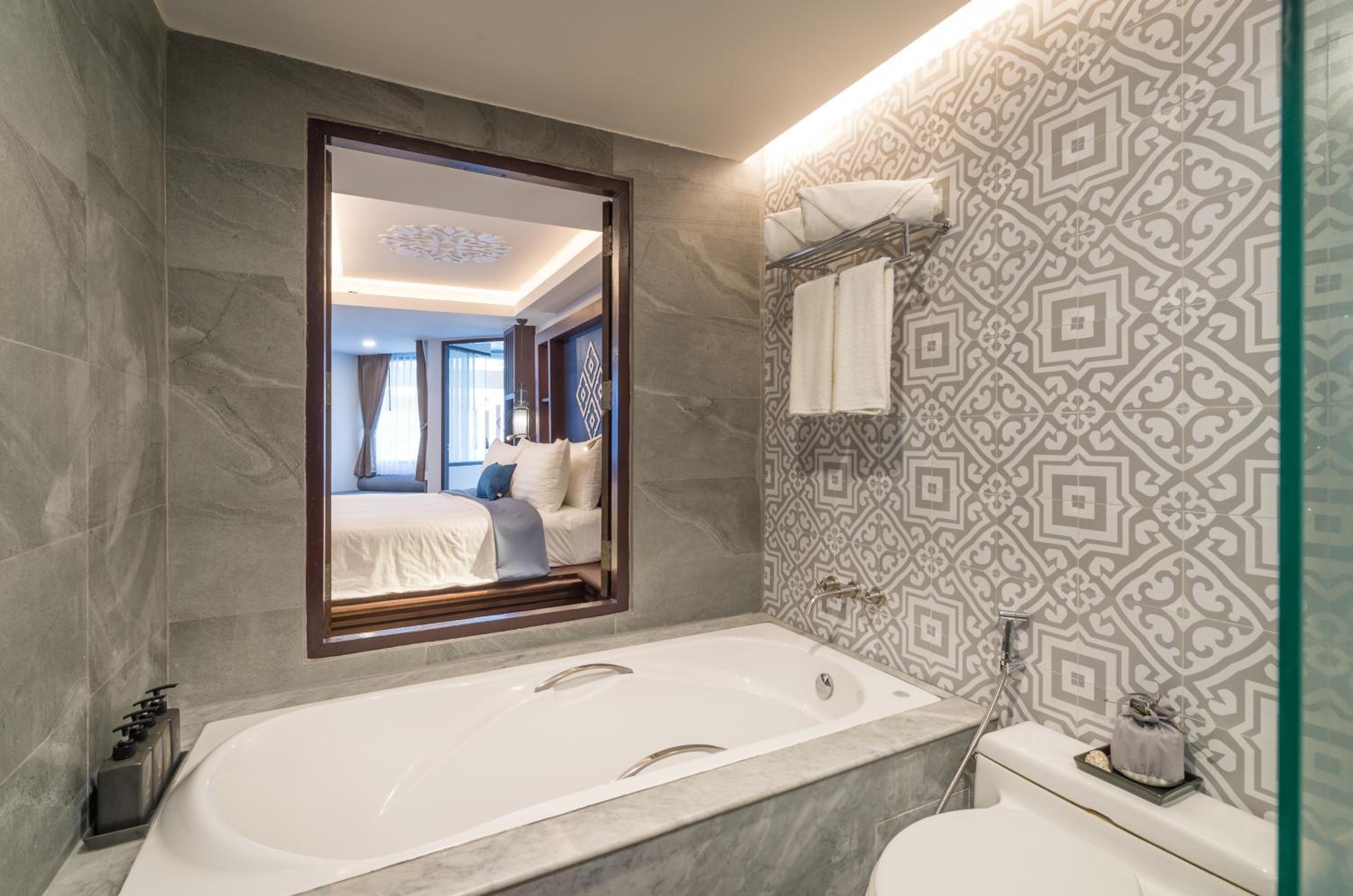 Deluxe Double Room with Pool Access - Photo 4